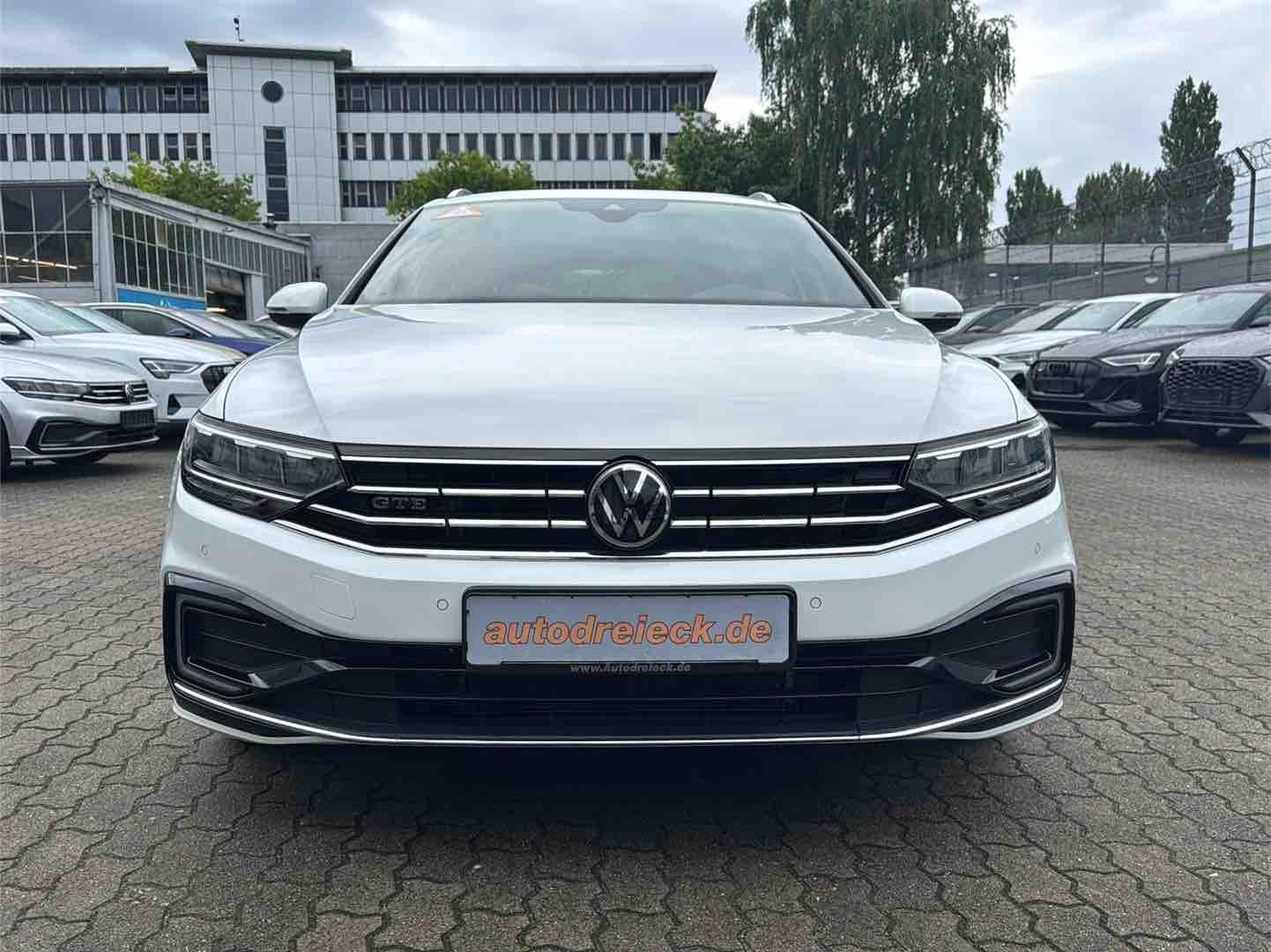 Volkswagen Passat Variant GTE - Samsaru's Car Outlet