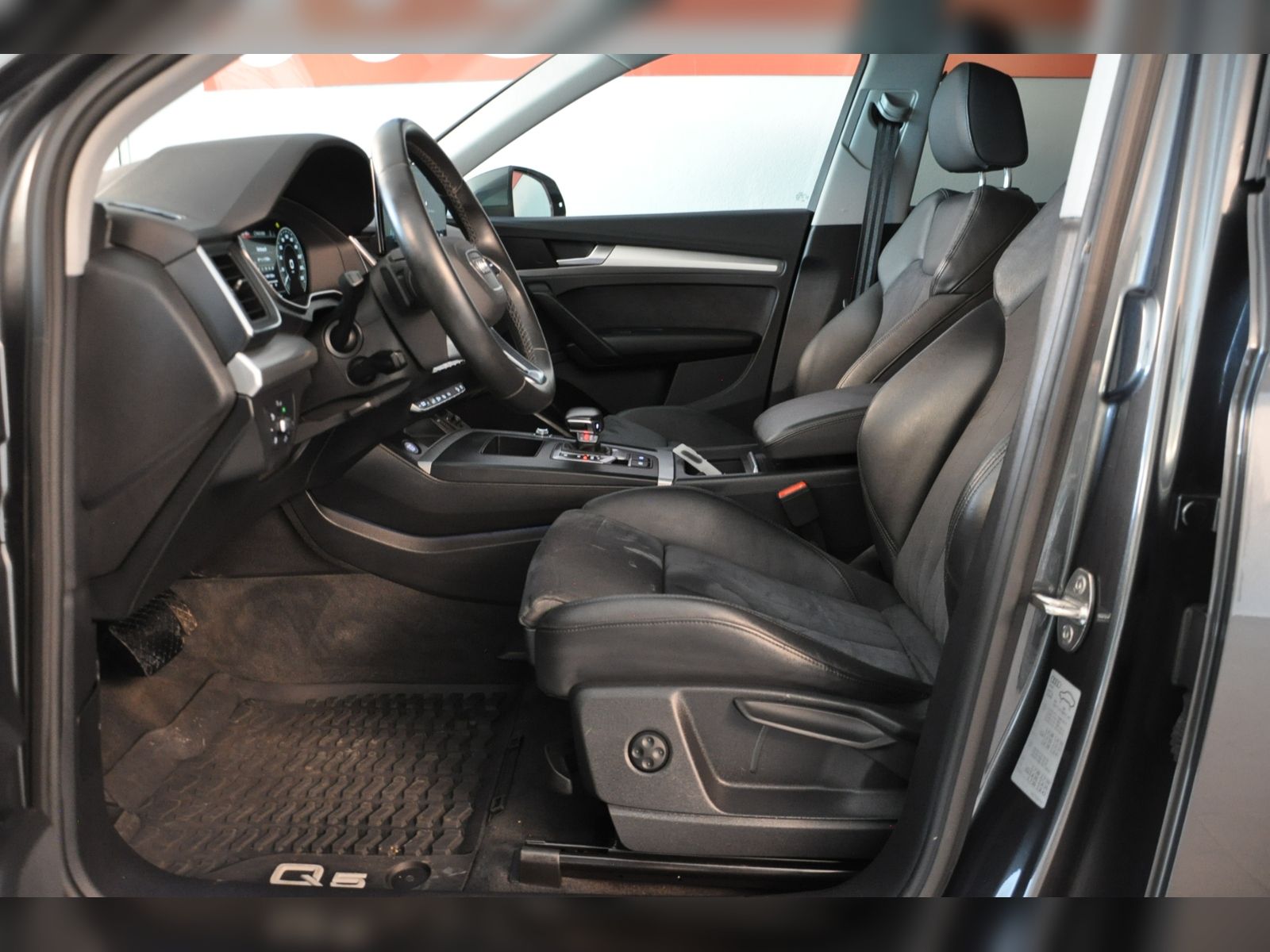 Audi Q5  50TFSIe S line quattro AHK Matrix Standklima