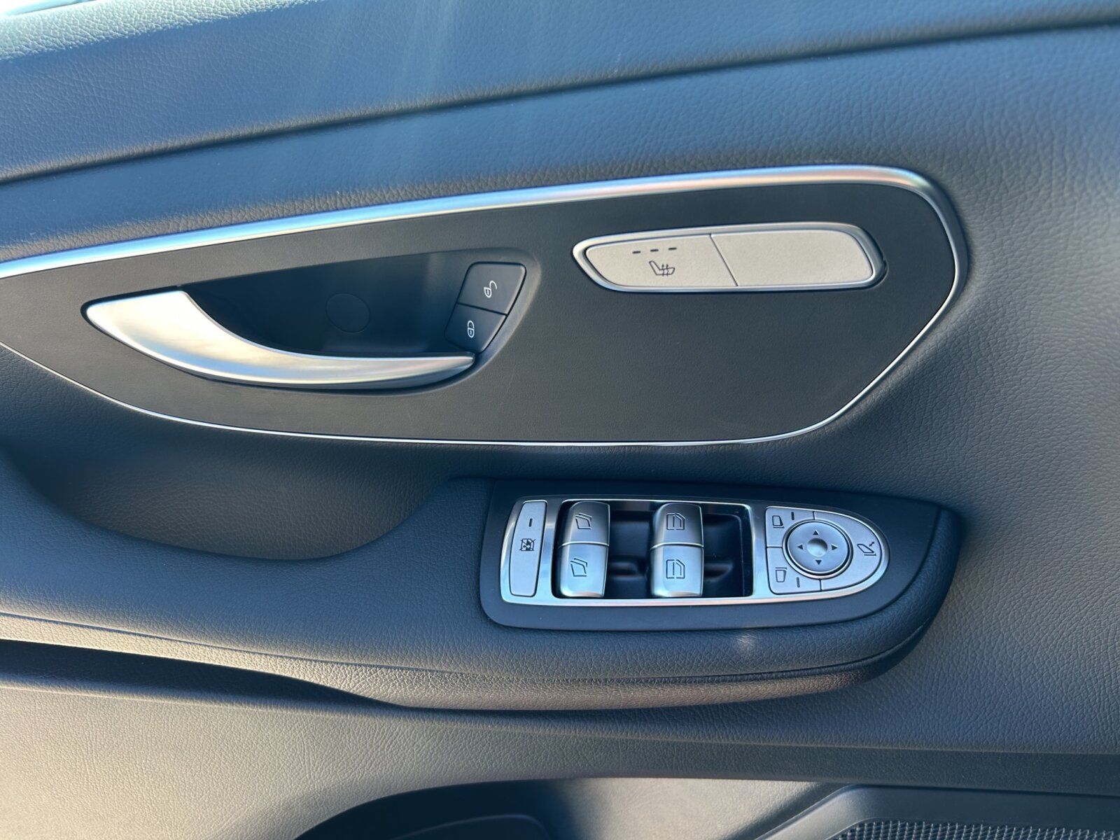 Mercedes-Benz V 220 d EDITION LANG - Samsaru's Car Outlet