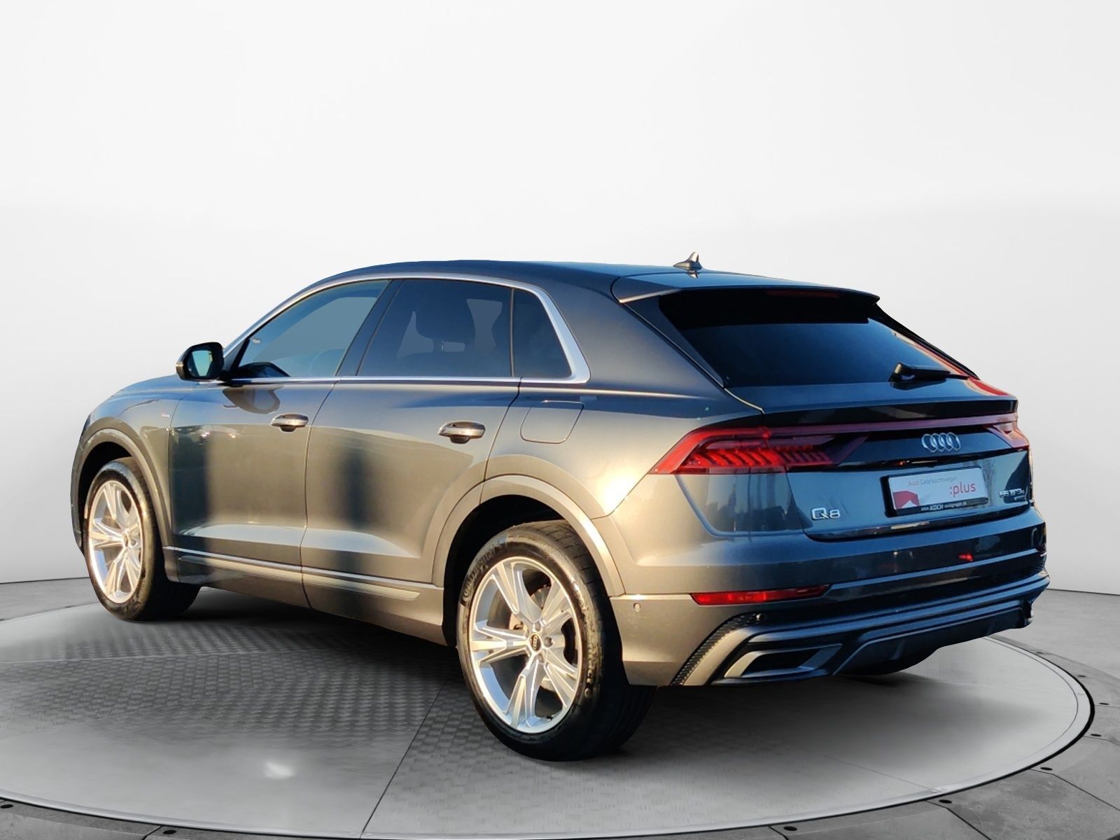 Audi Q8 55 TFSI e q. Tiptr. S-Line - Samsaru's Car Outlet