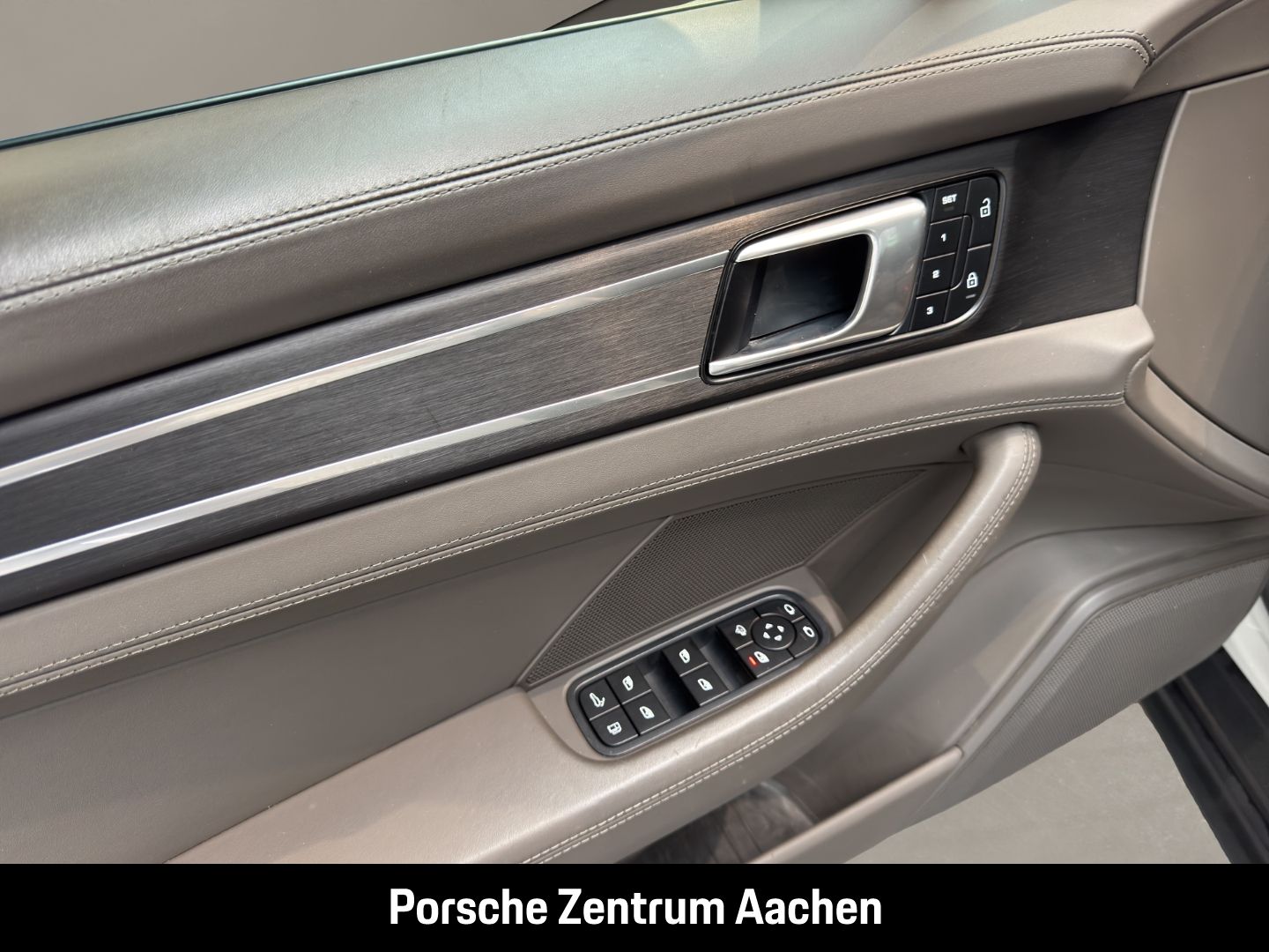 Porsche Panamera 4 E-Hybrid Surround-View Luftfederung