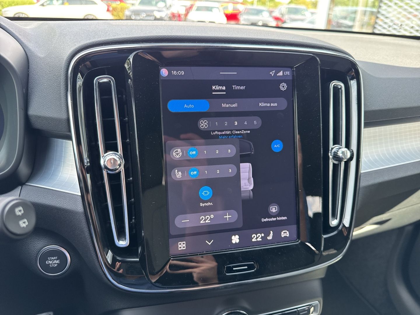 Volvo XC40 Core B3 - Samsaru's Car Outlet