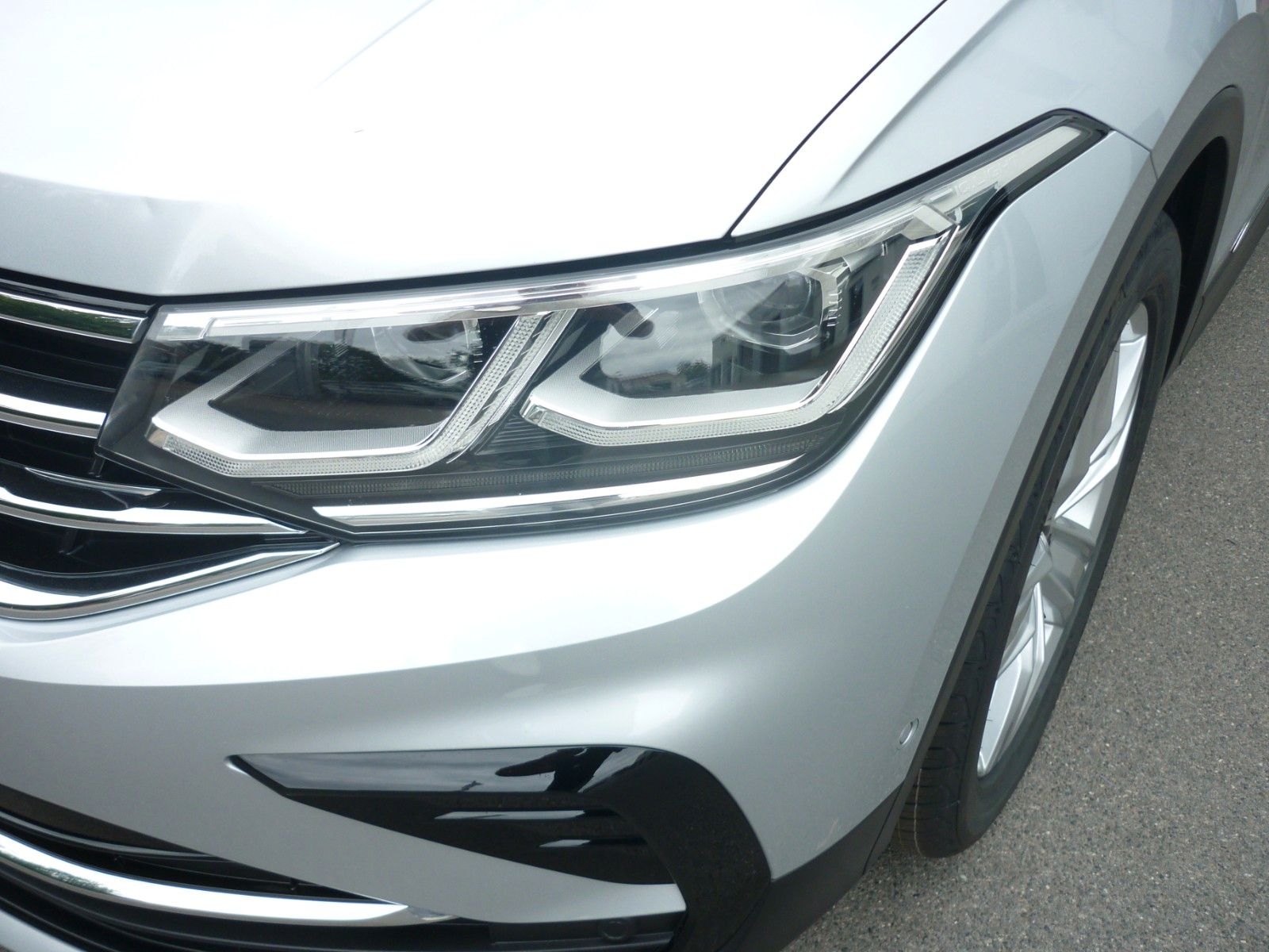 Volkswagen Tiguan 2.0 TDI Elegance - Samsaru's Car Outlet