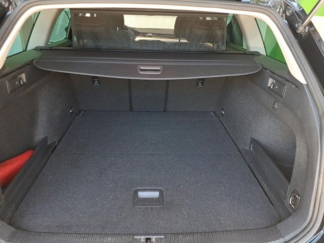 Volkswagen Passat Variant 2.0 TDI Elegance 4M - Samsaru's Car Outlet