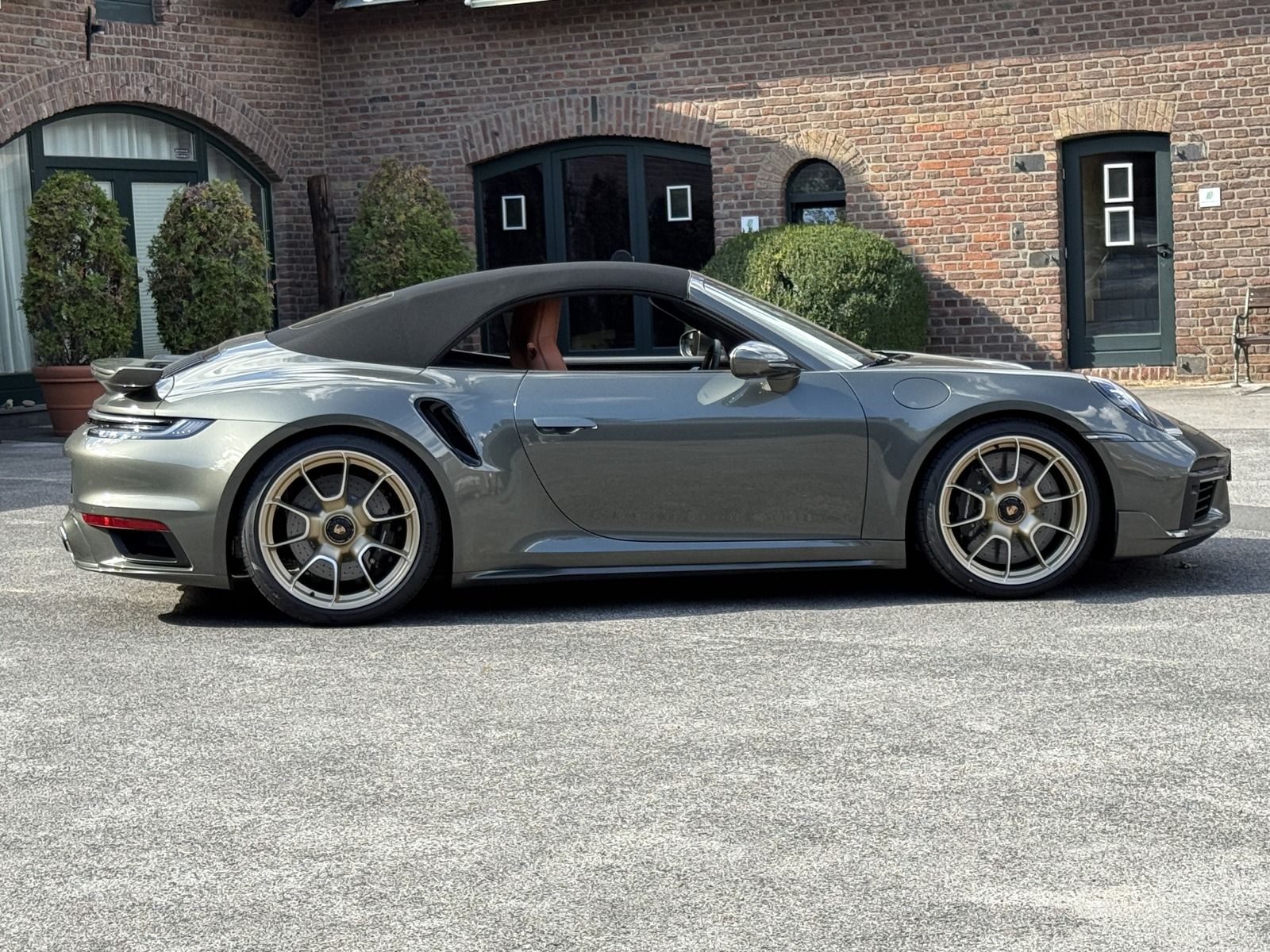 Porsche 992 911  Turbo S Cabriolet HERITAGE DESIGN*SPORT