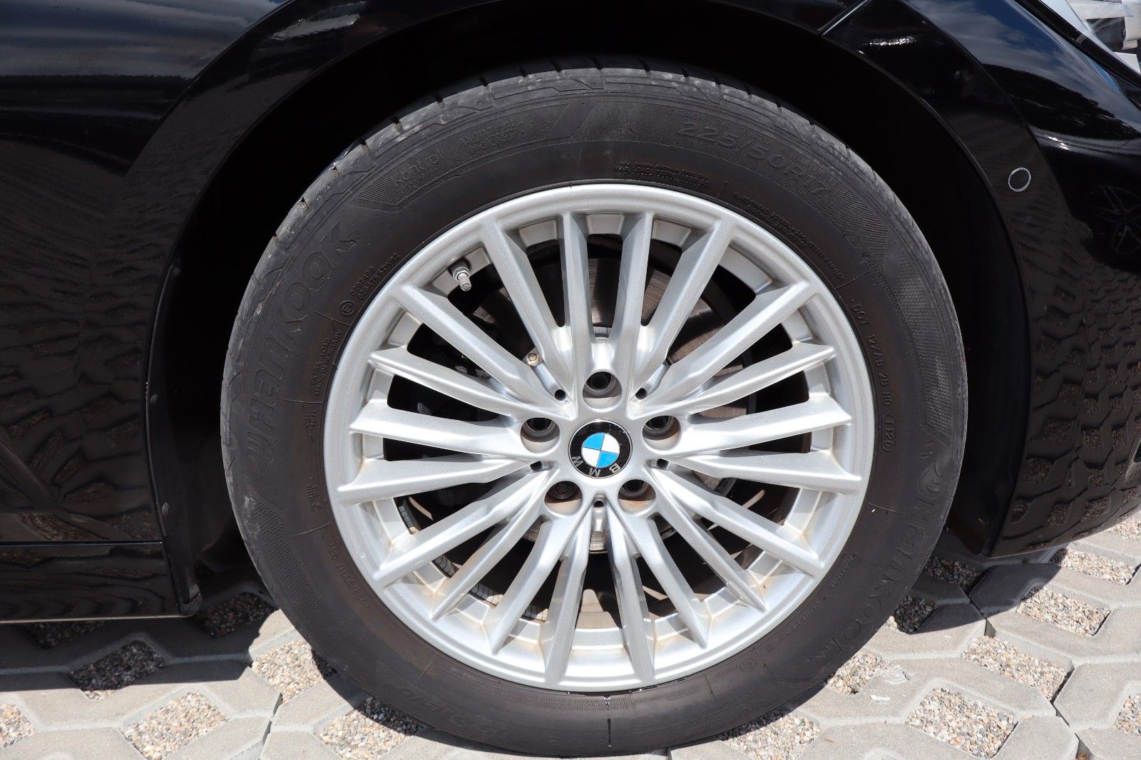 BMW 320 d Luxury Line - Samsaru's Car Outlet