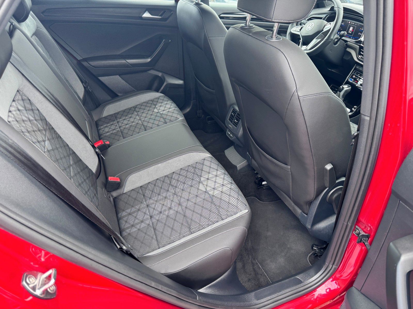 Volkswagen T-Roc R-Line - Samsaru's Car Outlet