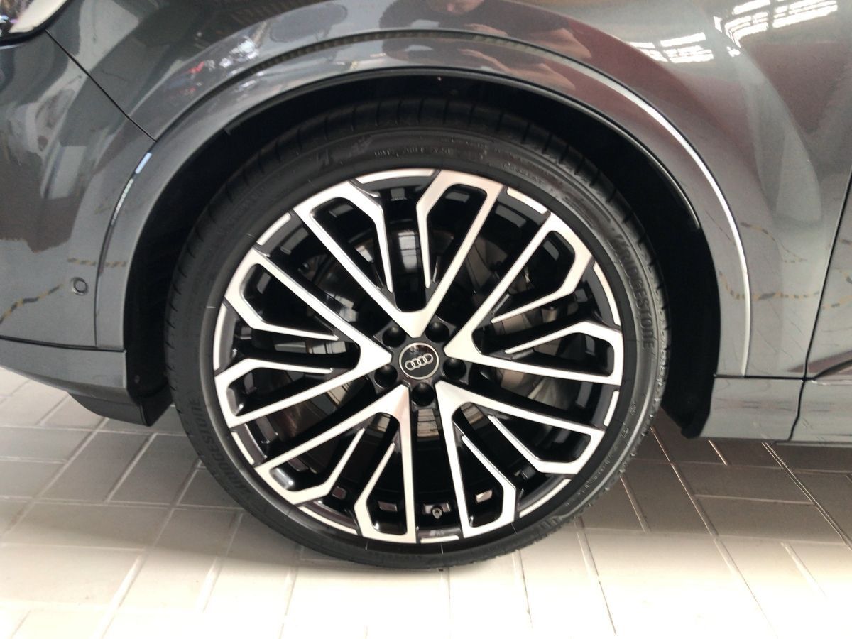 Audi Q7 S-Line 55TFSI qu 7SITZE AHK PANO STHZ 5J.GAR.