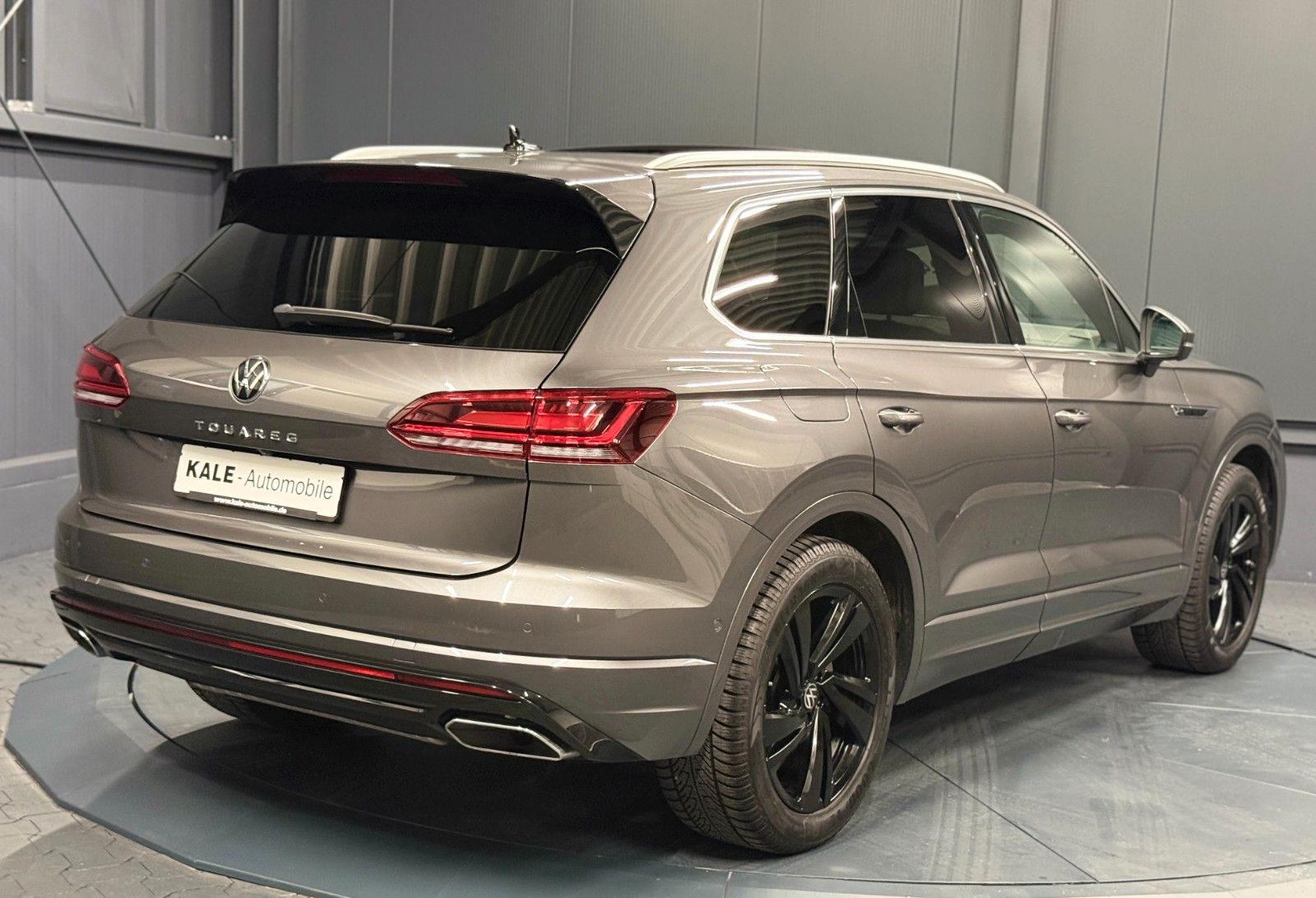 Volkswagen Touareg R-Line 4Mot.*20Zoll*PANORAMA*LUFT*HIFI*
