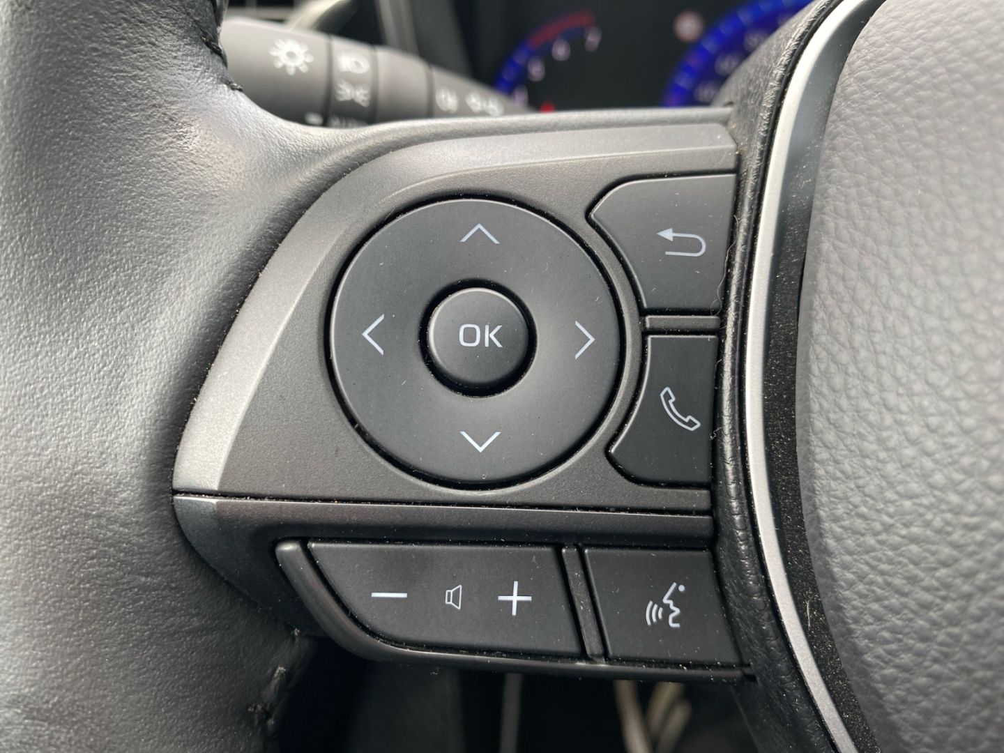 Toyota Corolla 1.8 Hybrid - Samsaru's Car Outlet