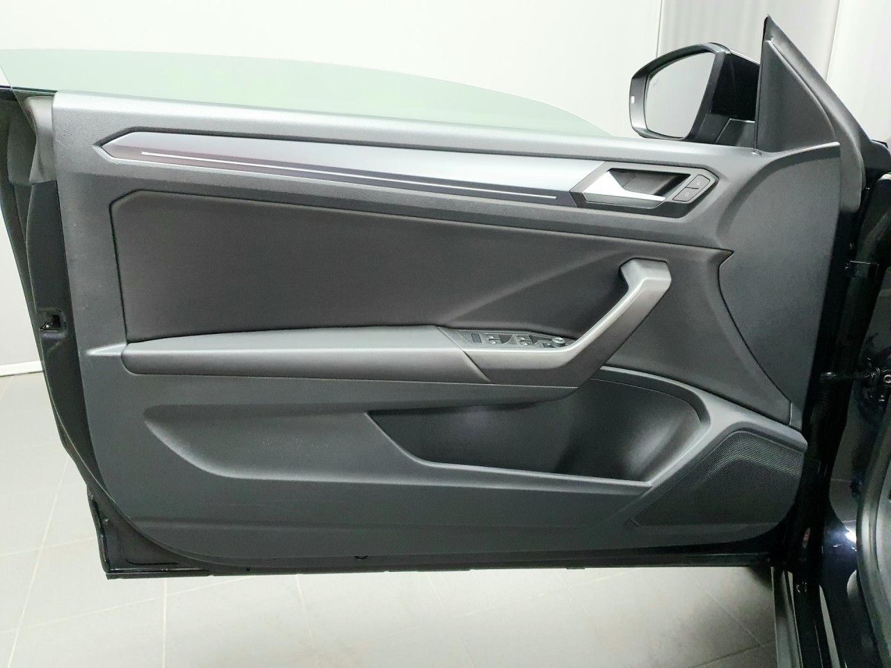 Volkswagen T-Roc 1.5TSI DSG R-Line - Samsaru's Car Outlet
