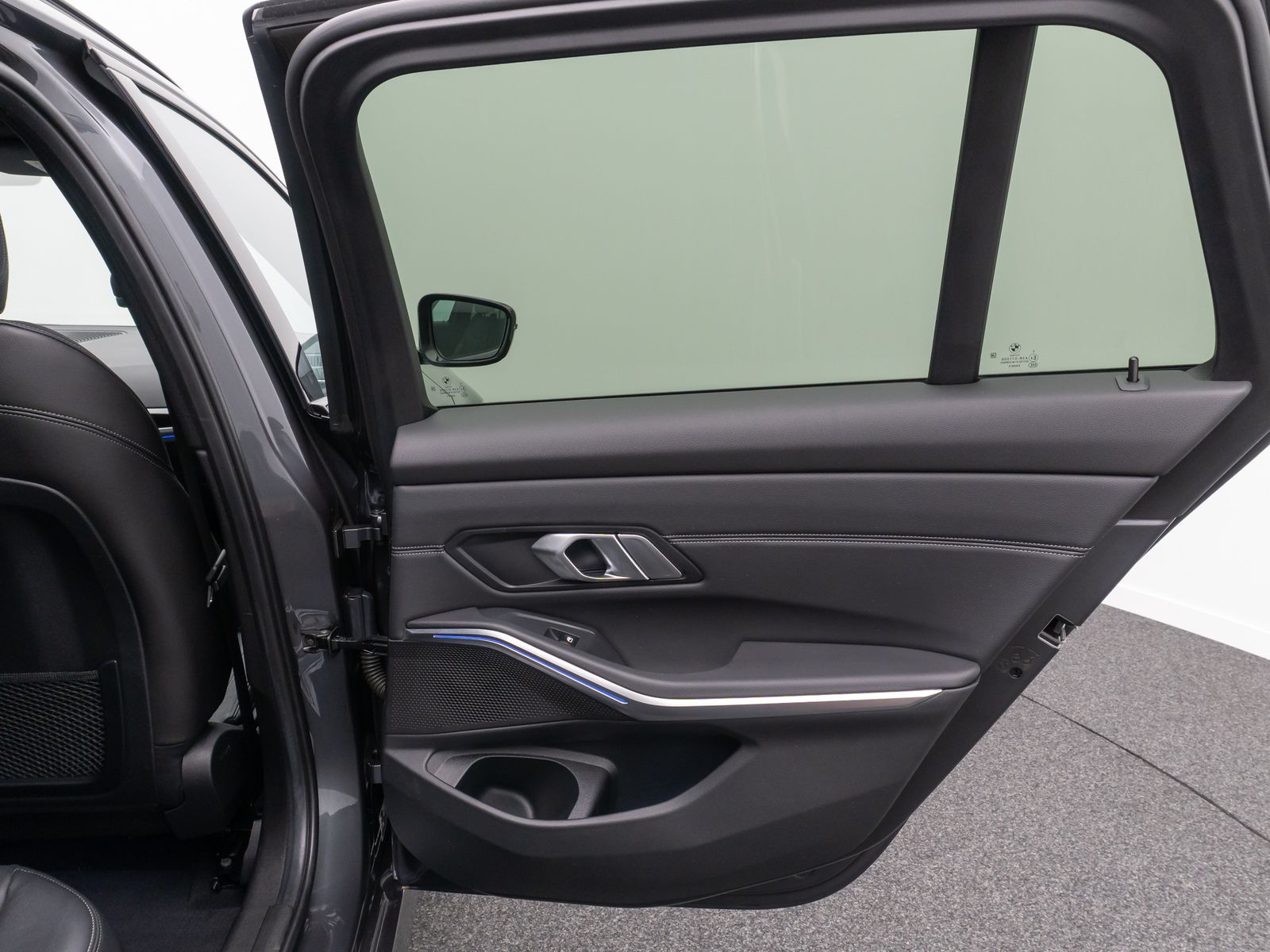 BMW 320d Sport Line - Samsaru's Car Outlet