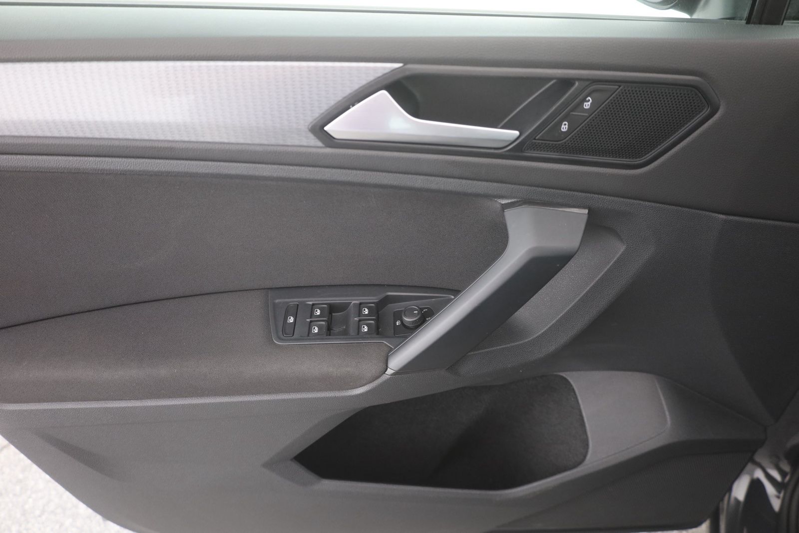 Volkswagen Tiguan 2.0 TSI 4Motion Life - Samsaru's Car Outlet