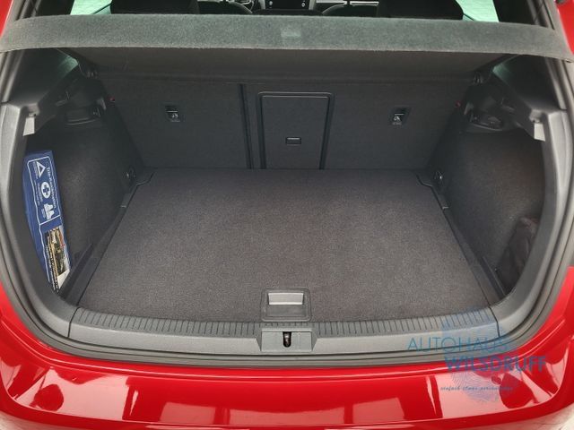 Volkswagen Golf VII 1.5 TSI DSG Highline R-Line - Samsaru's Car Outlet