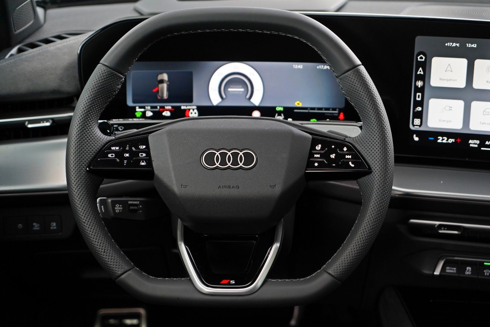 Audi Q3 SUV e-hybrid AHK S-LINE PANO TECH PRO MATRIX