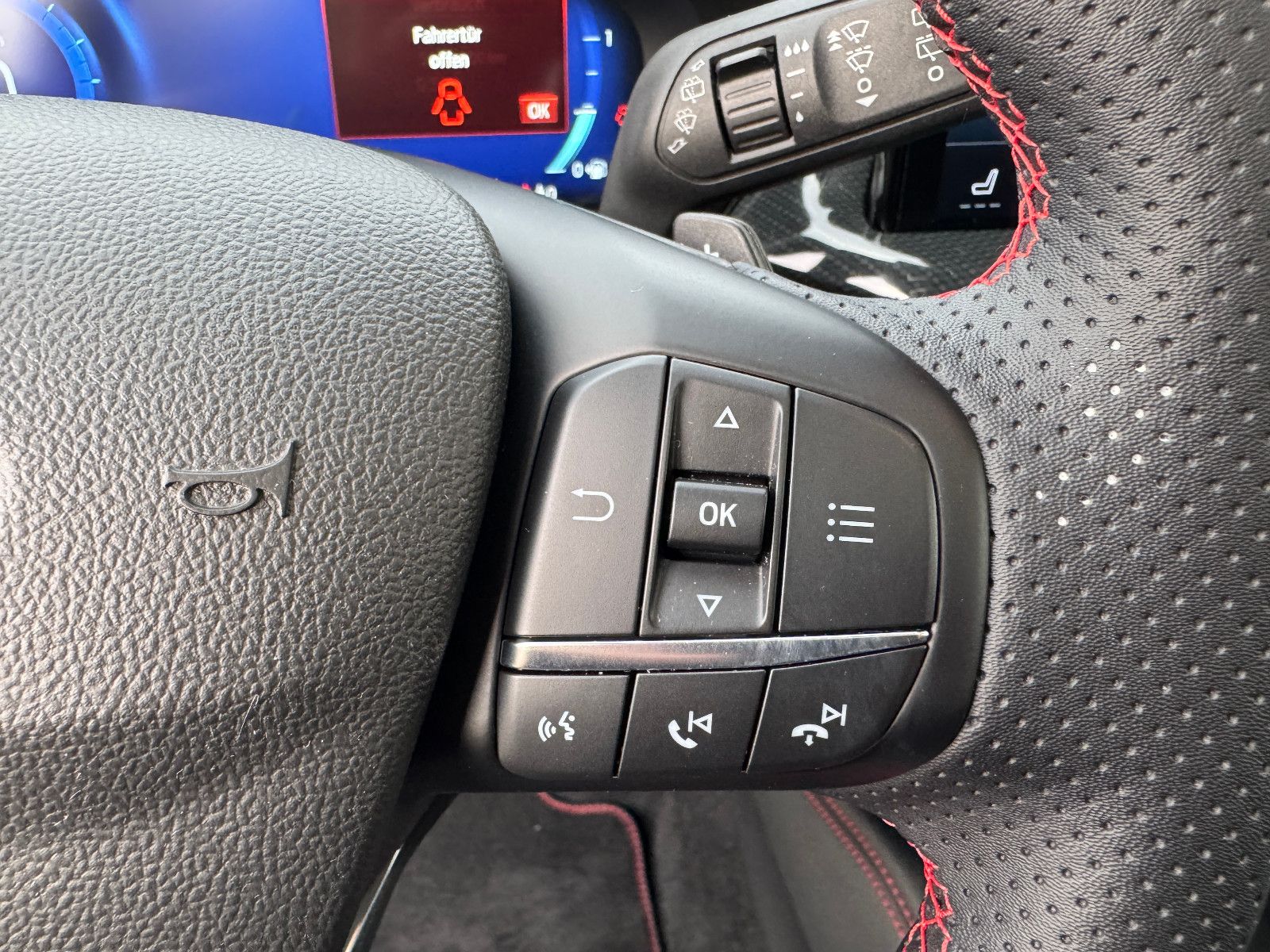 Ford Focus Aut. ST-Line X PANO/AHK/MATRIX/NAVI/KAMERA