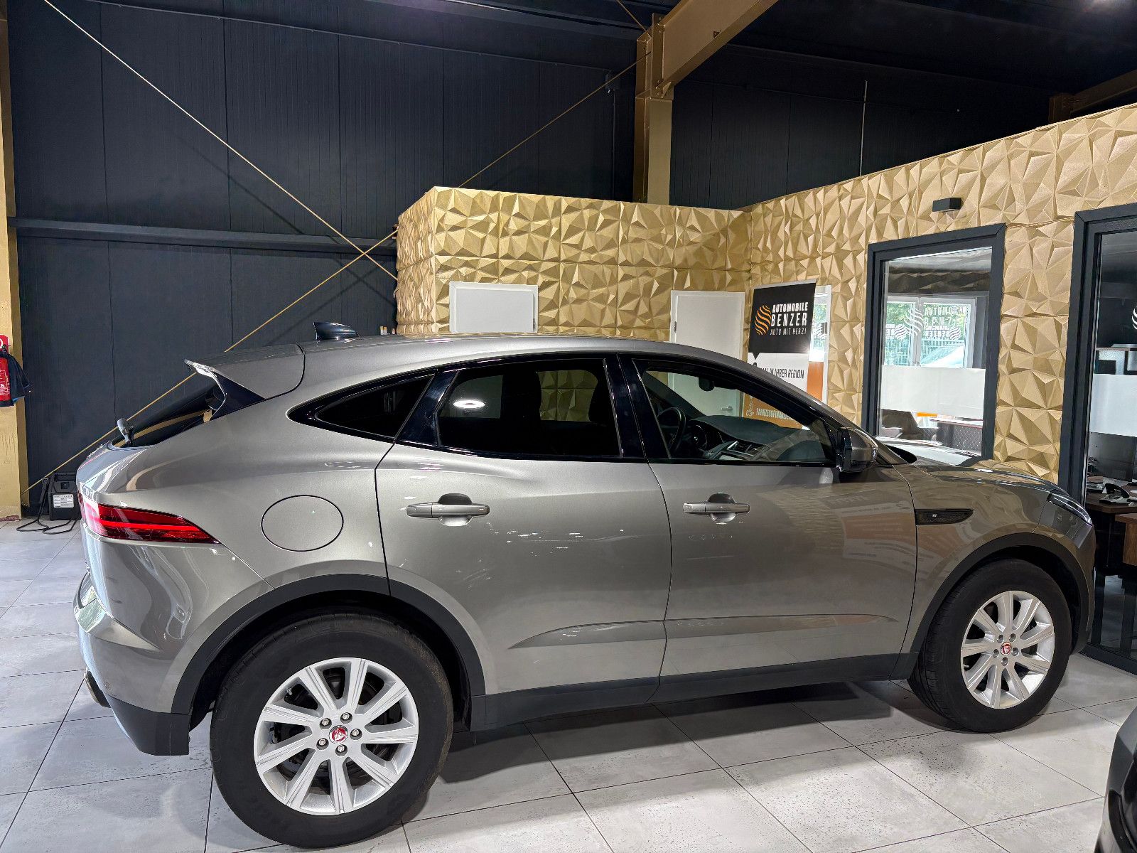 Jaguar E-PACE S/NAVI/KAMERA/APPLE/ACC/SHZ/KLIMA/TOTWINK