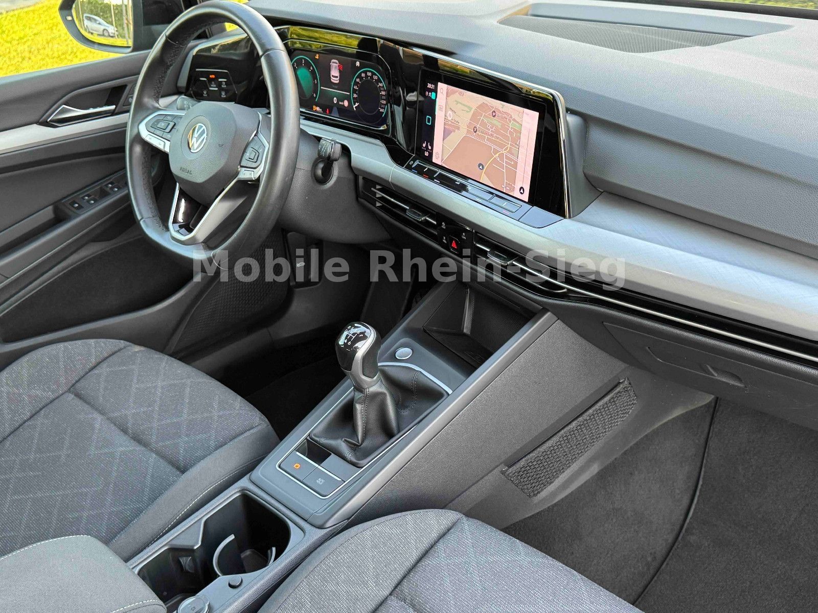 Volkswagen Golf 8 2.0 TDI Life - Samsaru's Car Outlet