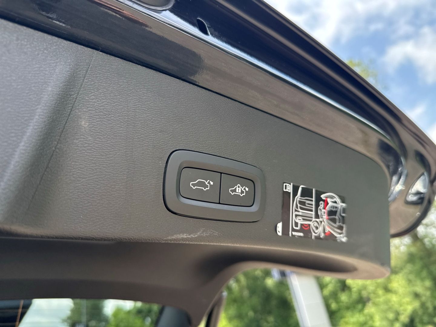 Volvo XC40 Momentum Pro 2WD T3 - Samsaru's Car Outlet