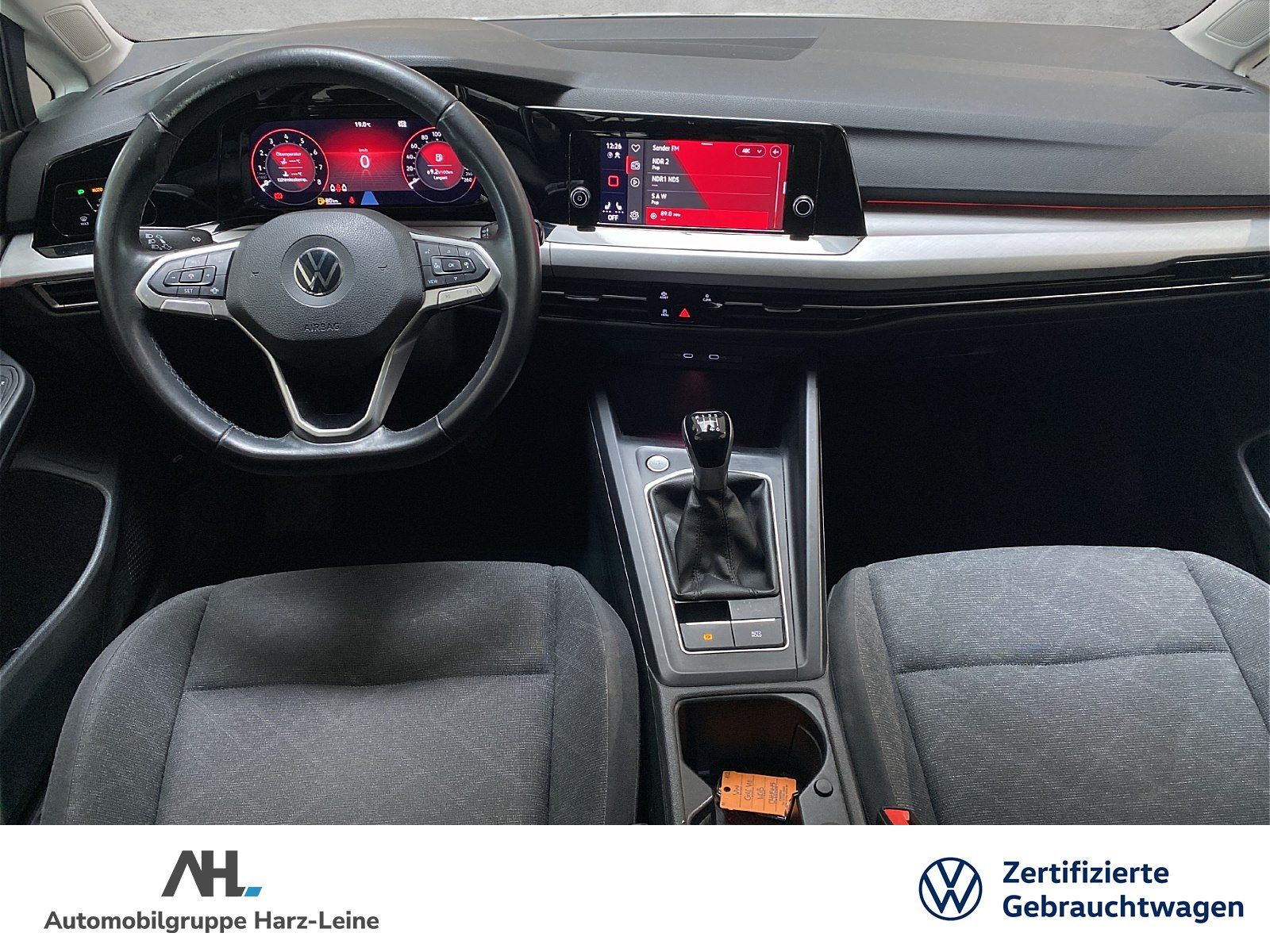 Volkswagen Golf VIII 1.5 TSI Life - Samsaru's Car Outlet