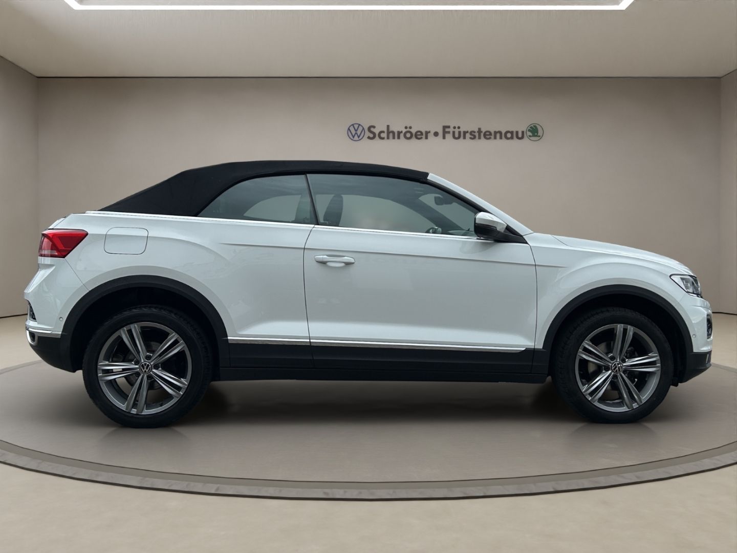 Volkswagen T-Roc Style 1.5 TSI DSG - Samsaru's Car Outlet
