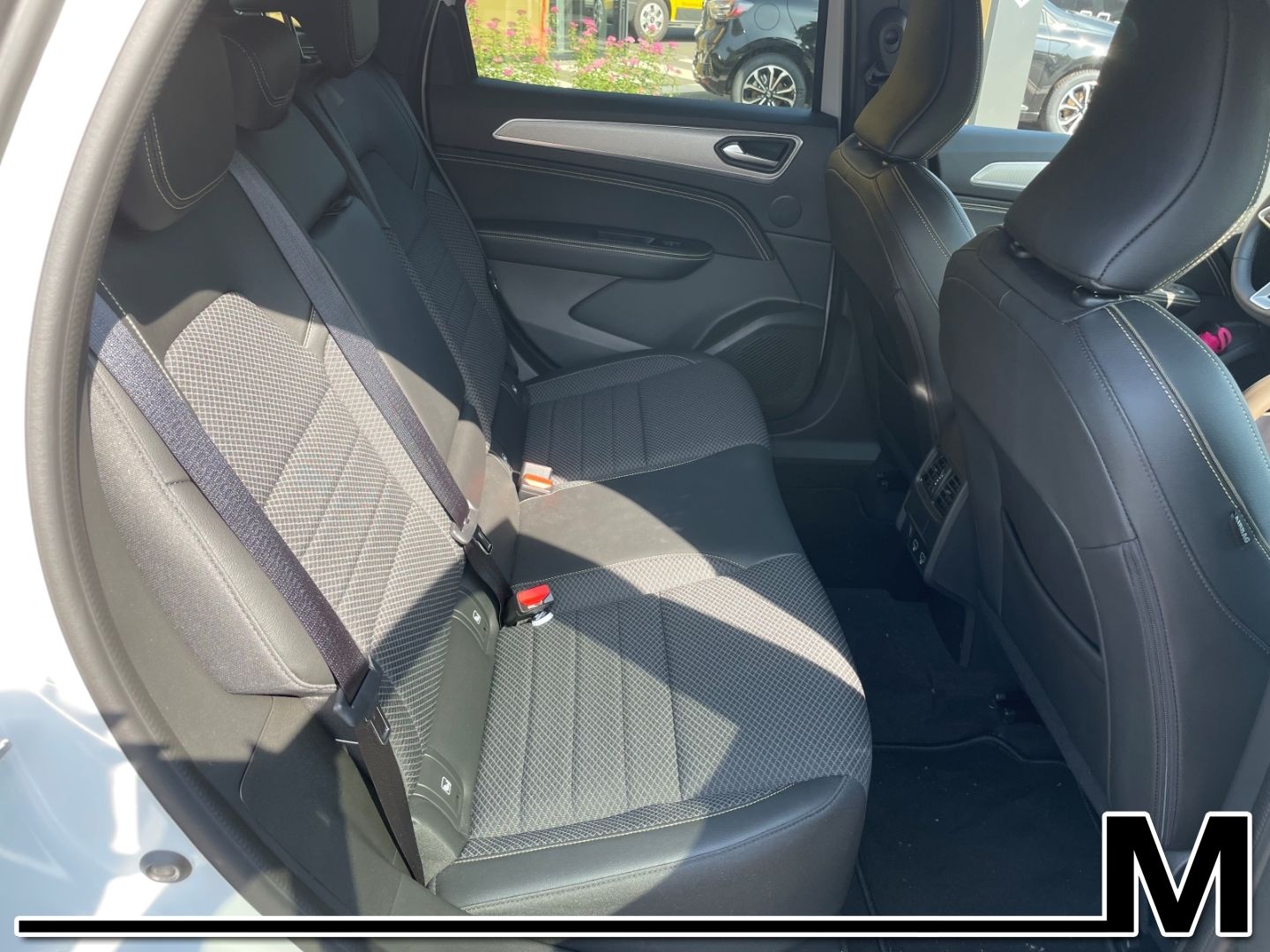 Renault Arkana Techno E-TECH Hybrid 145 - Samsaru's Car Outlet