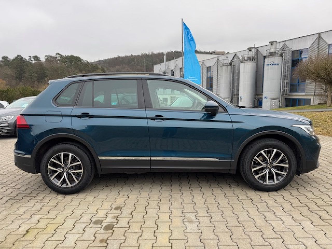 Volkswagen Tiguan Life 1.5 TSI - Samsaru's Car Outlet