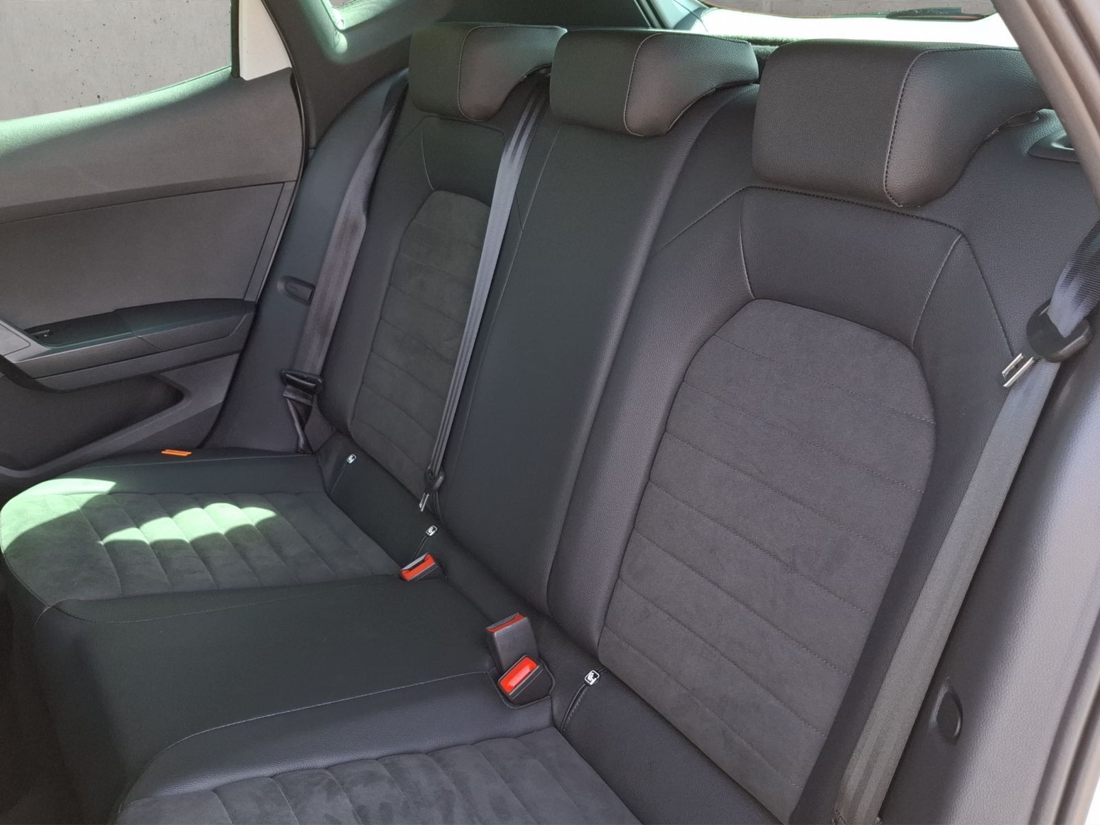 Seat Arona 1.5 TSI FR Sitzheizung, Navi, Ganzjahresre