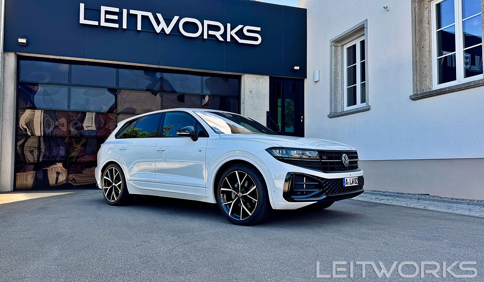 Volkswagen Touareg R-Line - Samsaru's Car Outlet