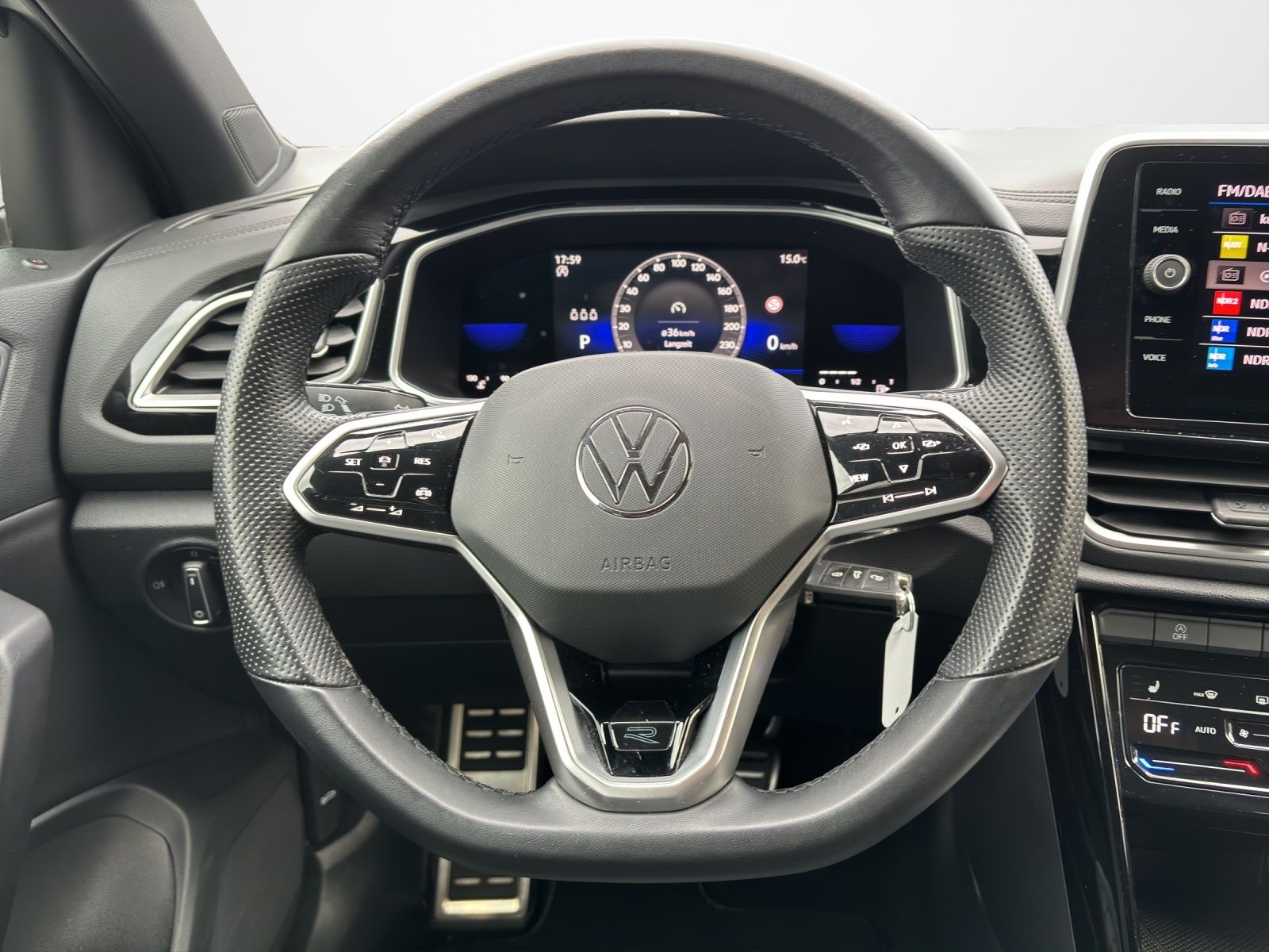 Volkswagen T-Roc 1.5 TSI DSG R-Line - Samsaru's Car Outlet