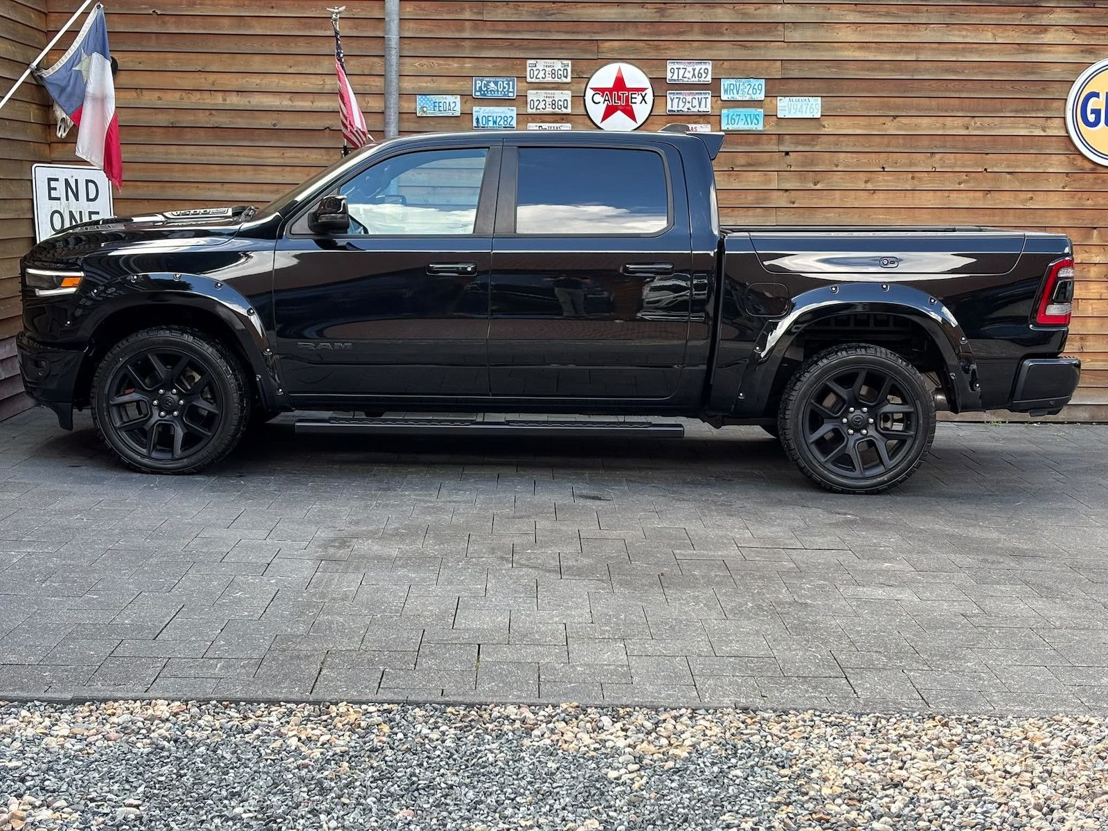 Dodge RAM 1500 Laramie Night Rambox 360° Alpine LPG
