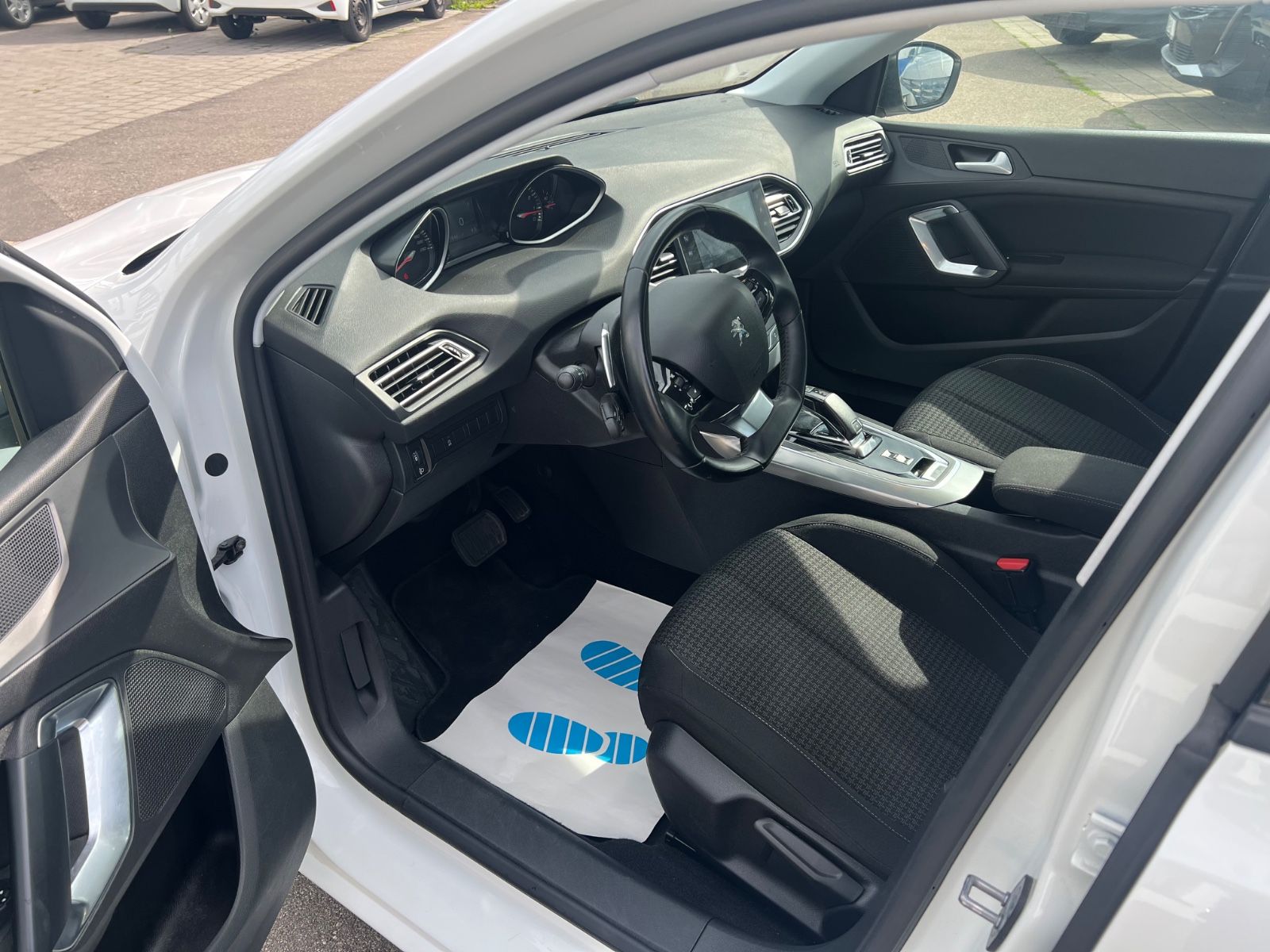 Peugeot 308 Active Pack - Samsaru's Car Outlet