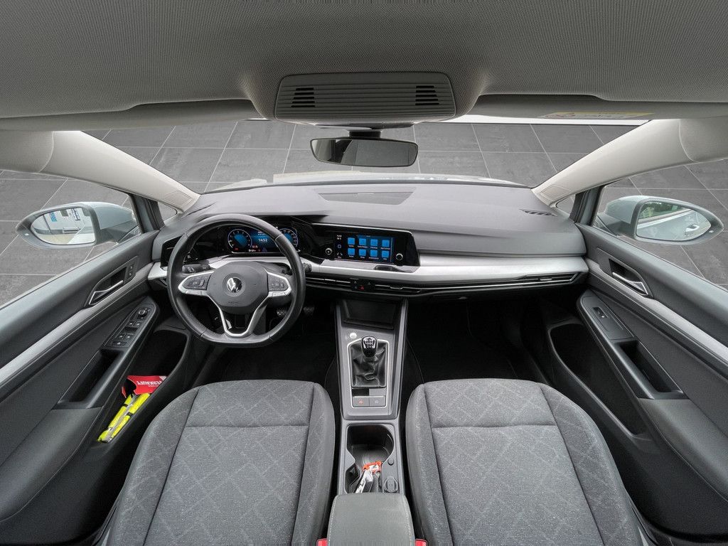 Volkswagen Golf VIII 1.5 TSI Life - Samsaru's Car Outlet