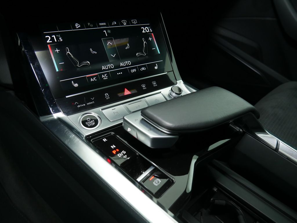 Audi Q8 55 S Line Int Pano,HUD,AHK,B&O,Matrix,Leder