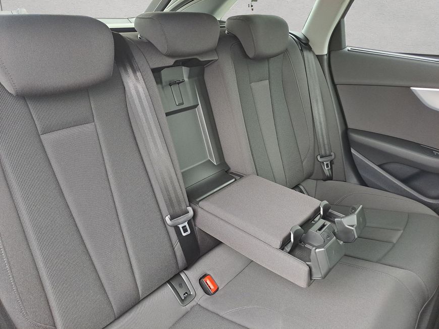 Audi A4 Avant 35 TDI S tronic S line - Samsaru's Car Outlet