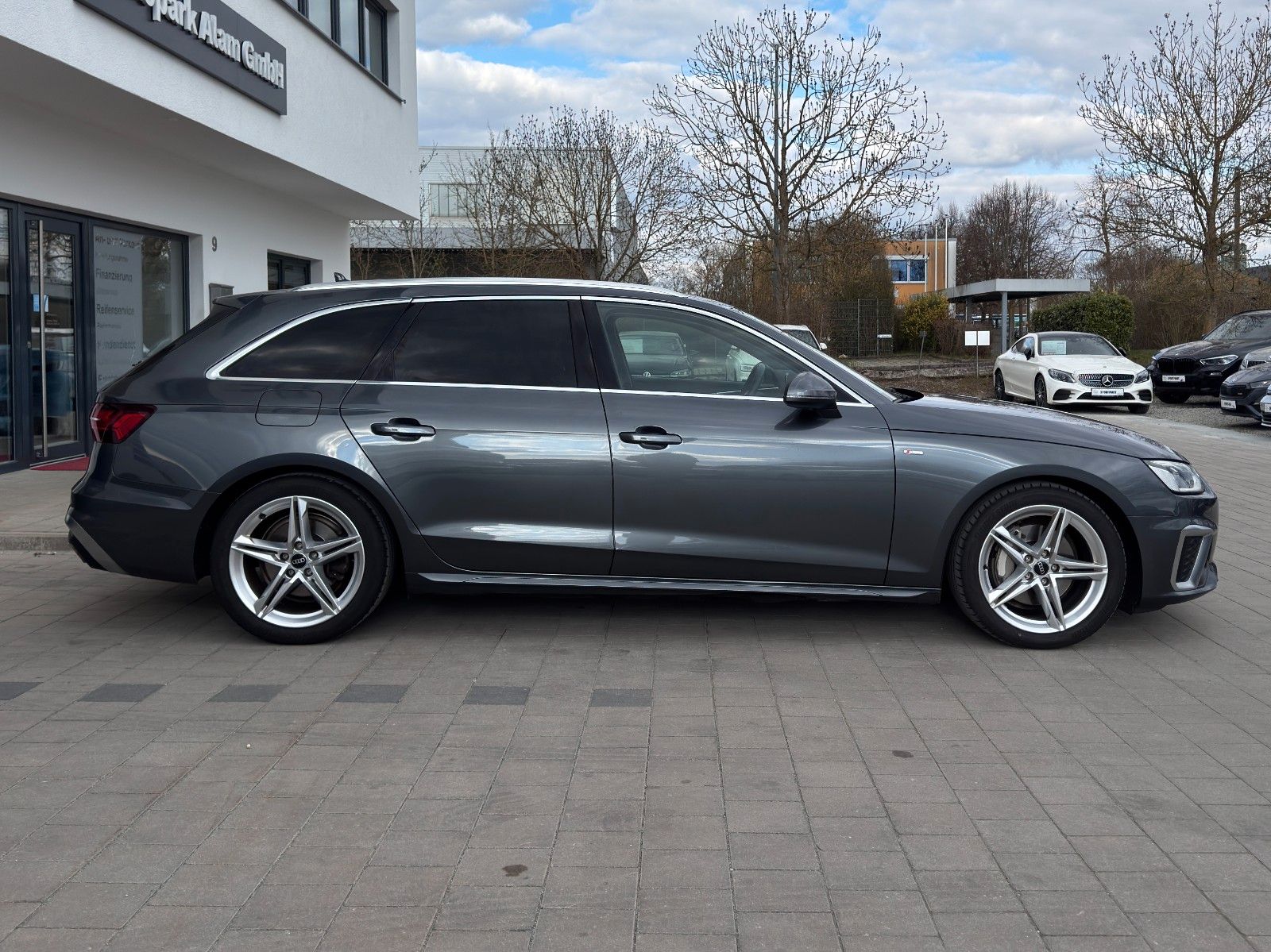 Audi A4 Av. 40 TDI S line S-Tr. - Samsaru's Car Outlet