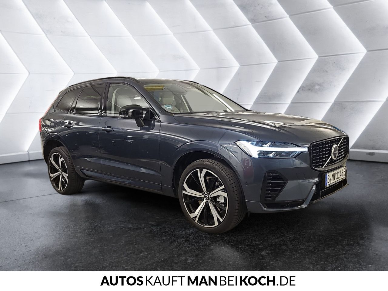 Volvo XC60 T6 AWD Plug-in Hybrid Ultra Dark - Samsaru's Car Outlet