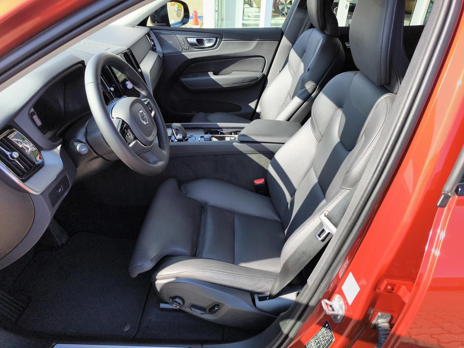 Volvo XC60 B4 (Diesel) AWD Plus Dark