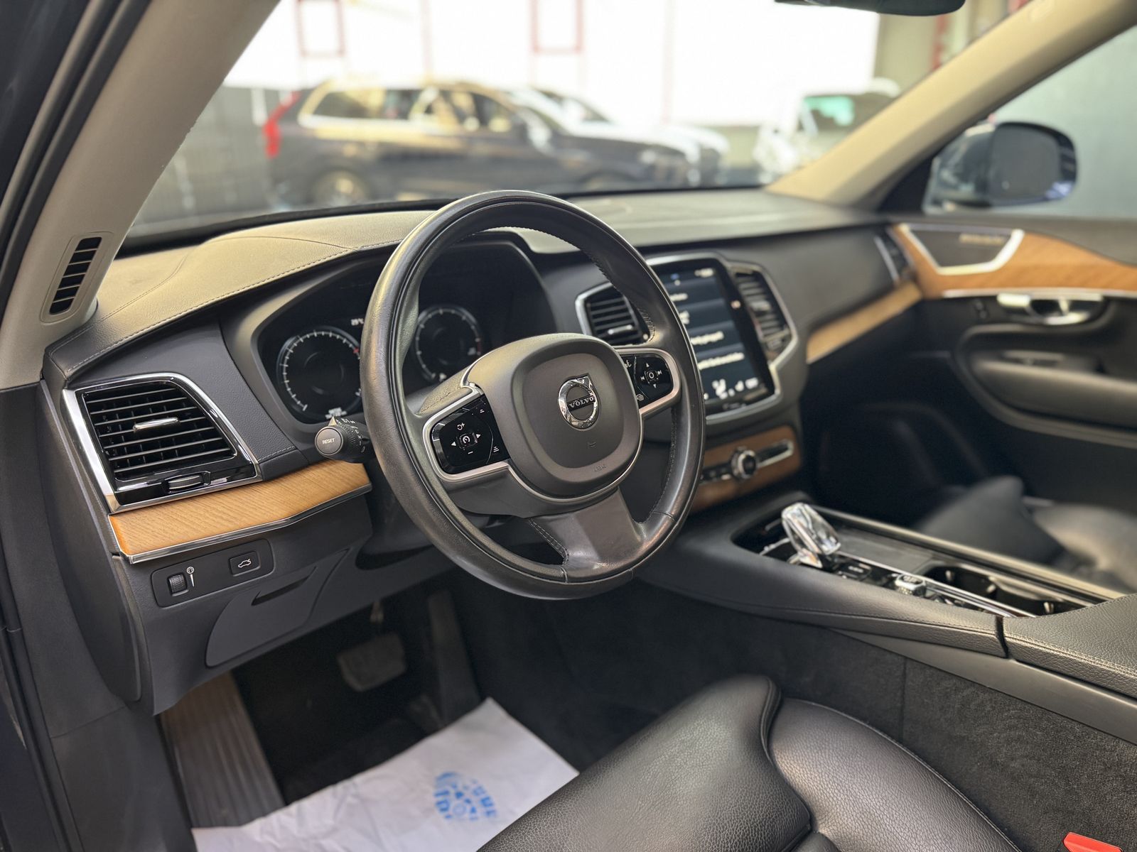 Volvo XC90 Inscription AWD - Samsaru's Car Outlet