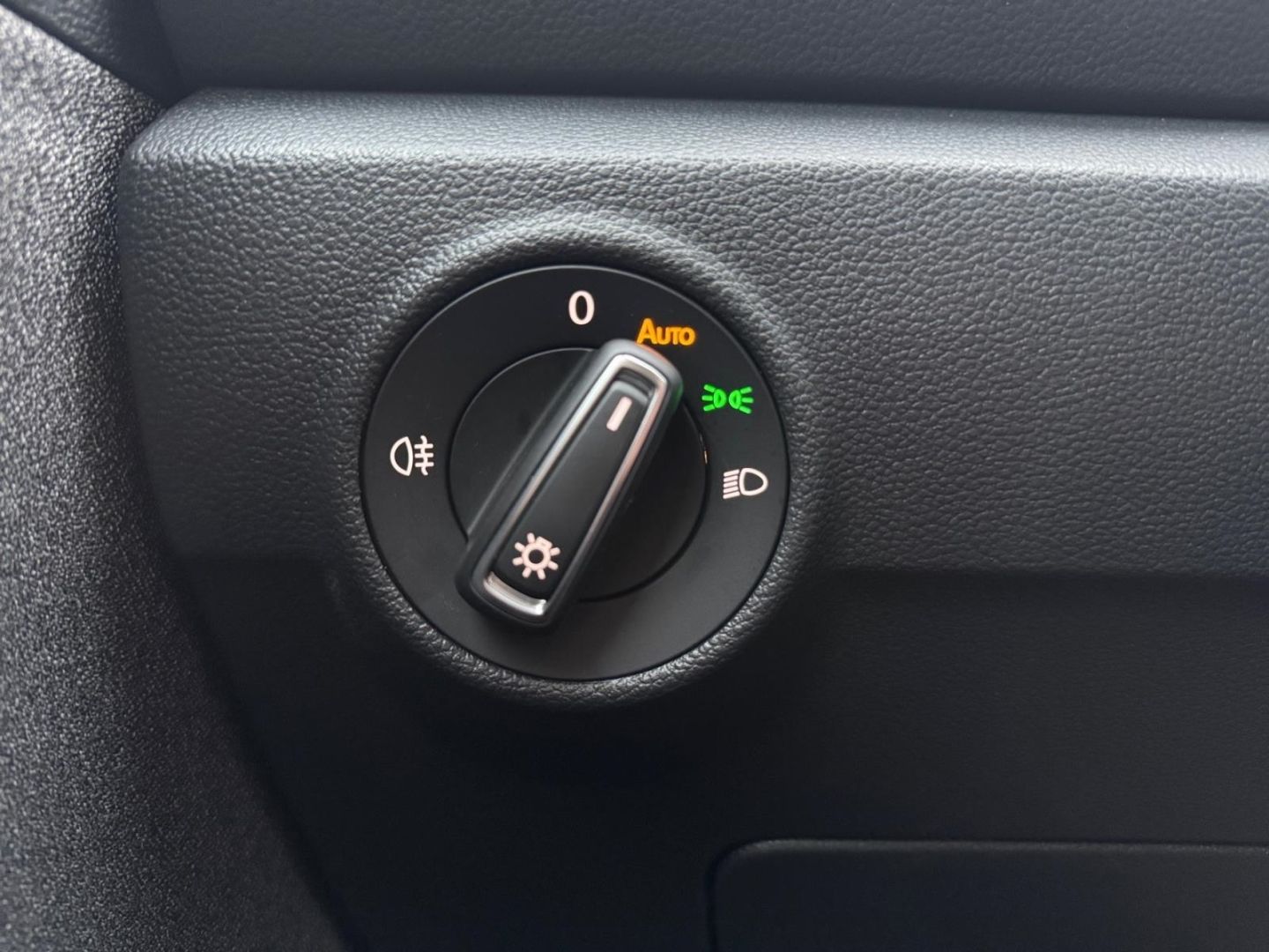 Volkswagen T-Roc Move 1.5 TSI - Samsaru's Car Outlet