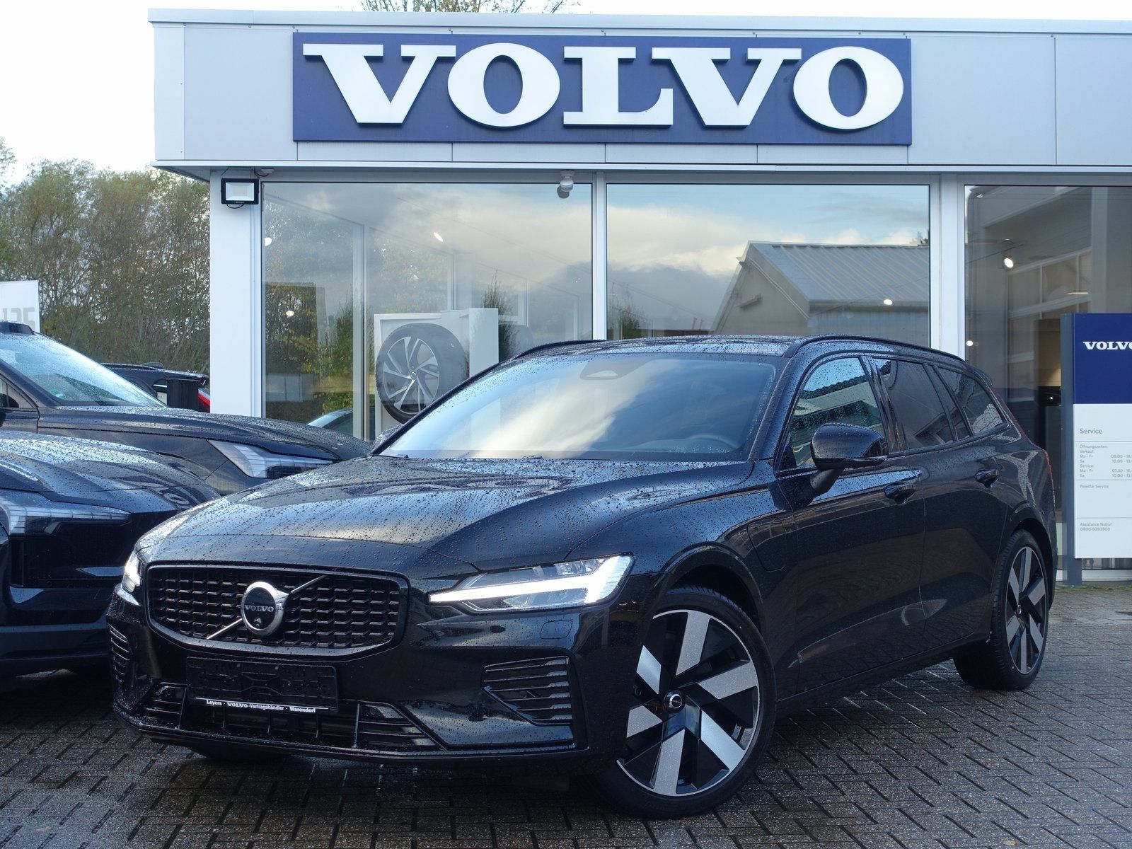 Volvo V60 Ultra Dark T8 AWD Plug-in Hybrid/360/B&W/AHK