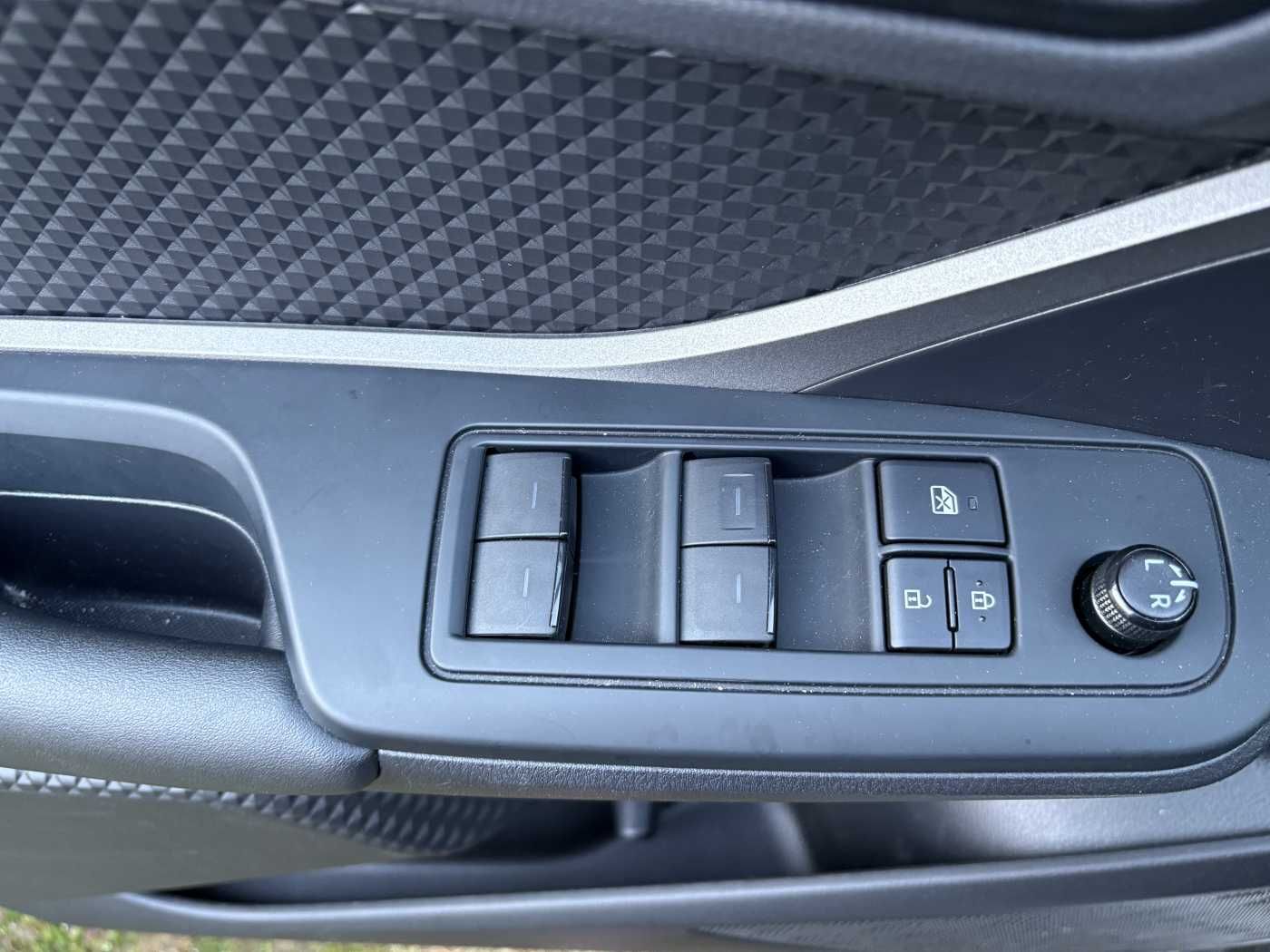 Toyota C-HR Hybrid Flow - Samsaru's Car Outlet
