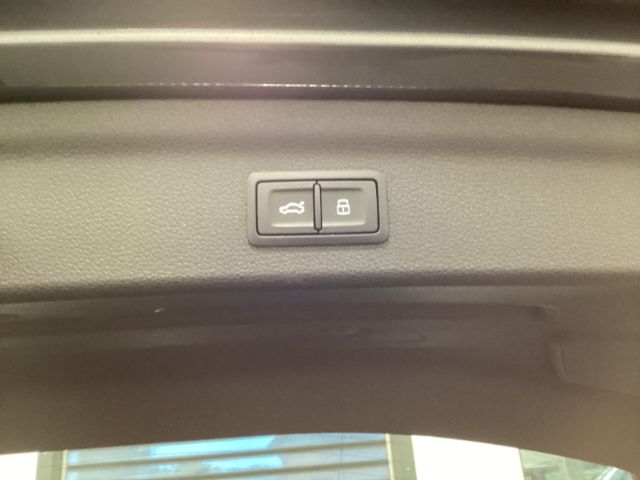 Audi Q3 S line 35 TDI quattro S tronic - Samsaru's Car Outlet