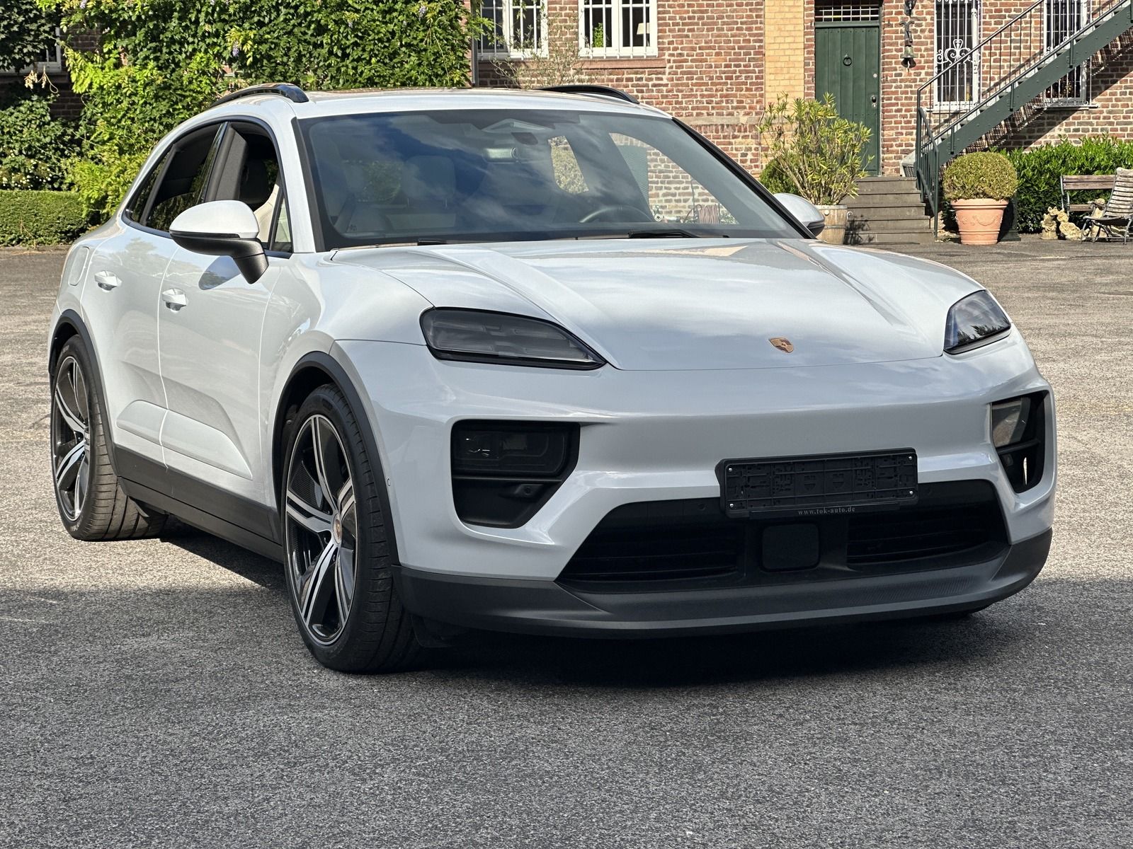 Porsche Macan 4 Exclusive - Samsaru's Car Outlet