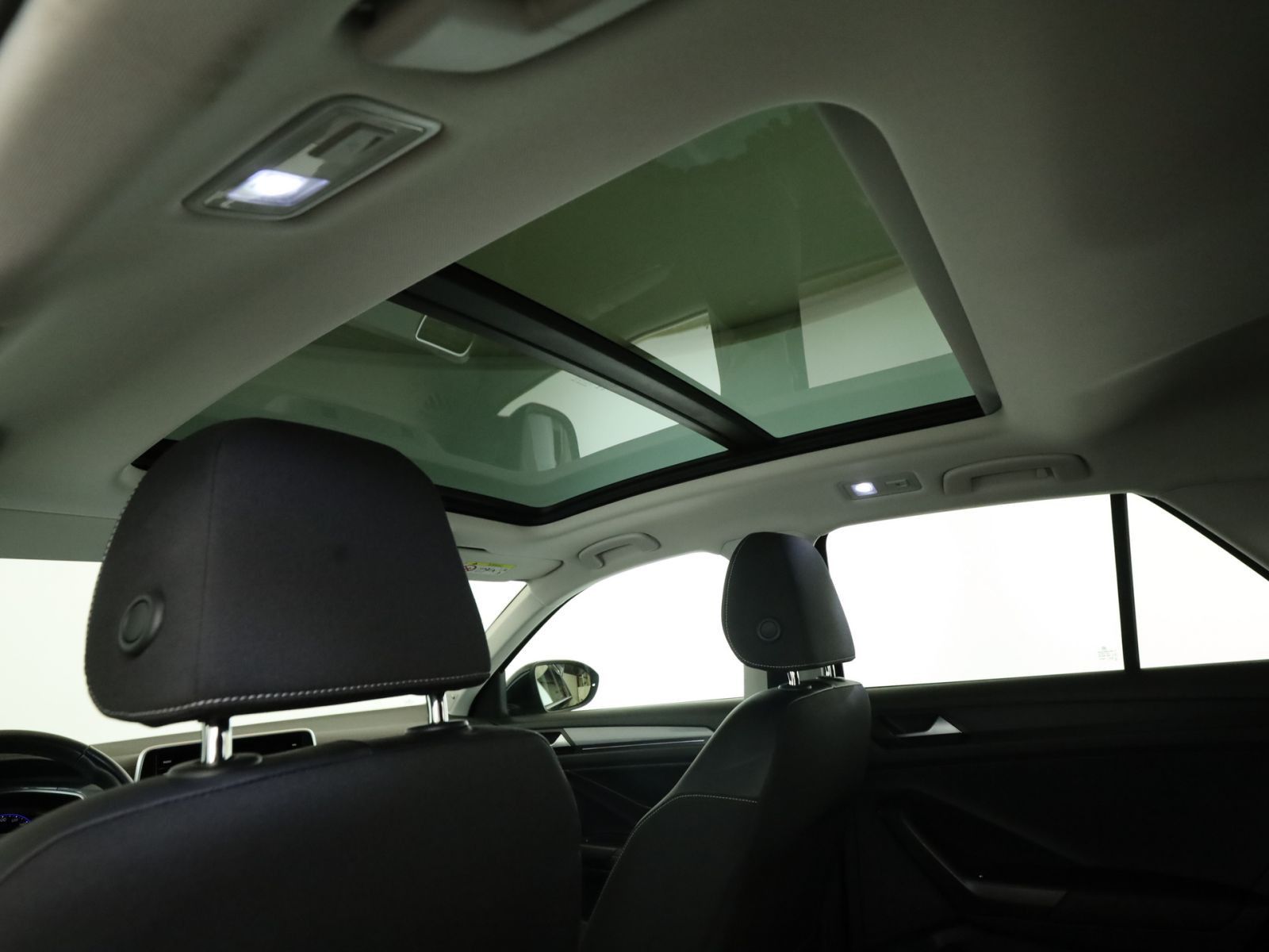 Volkswagen T-Roc 1.0 TSI Style - Samsaru's Car Outlet