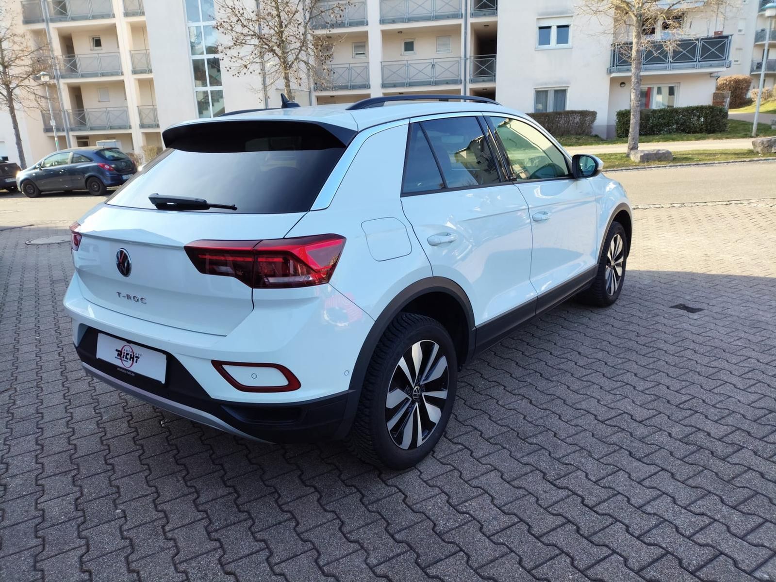 Volkswagen T-Roc 1.0 TSI Move - Samsaru's Car Outlet