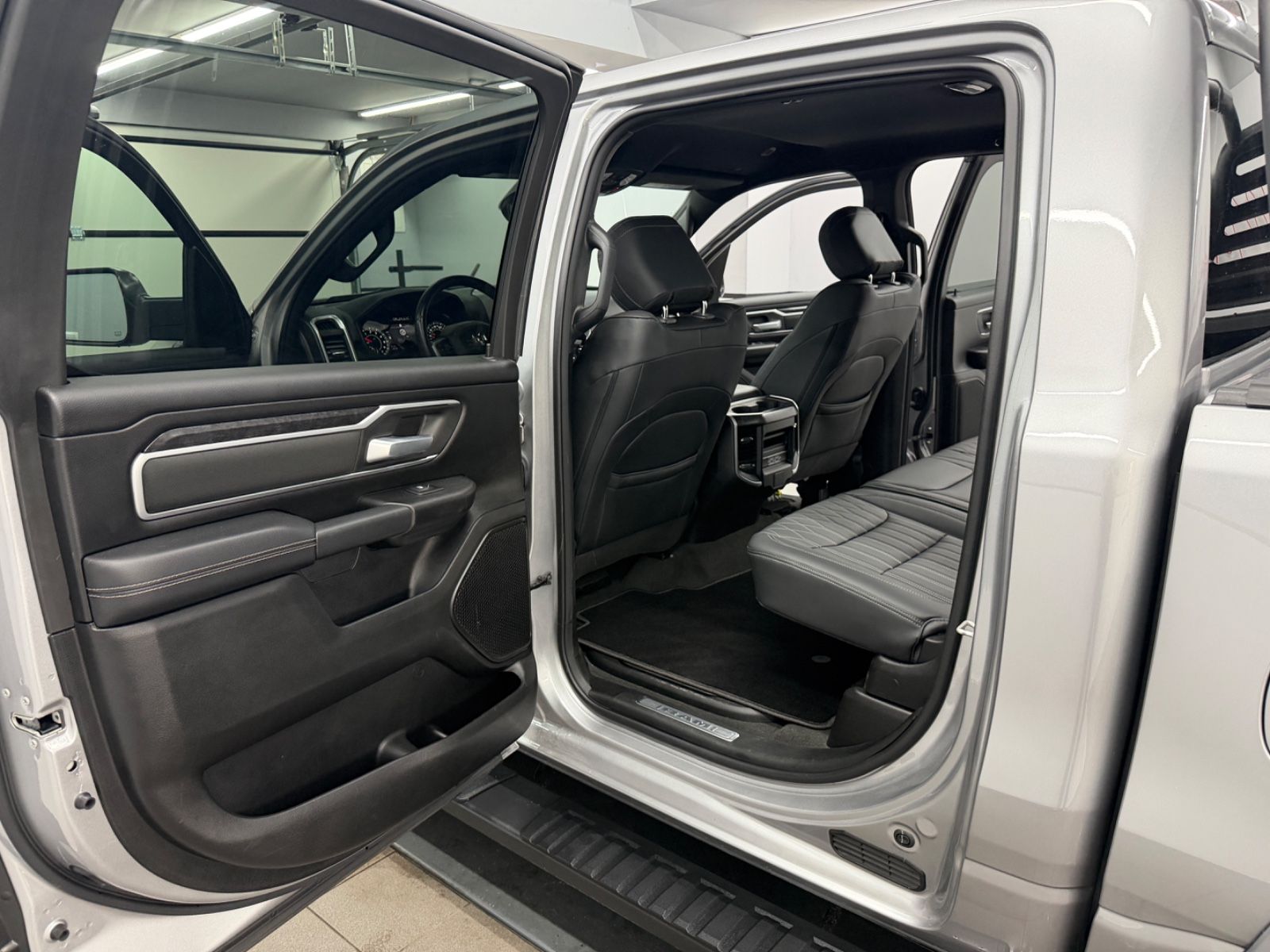 Dodge RAM 1500 5.7 4x4 eTORQUE Bigh. Crew./12"Display/