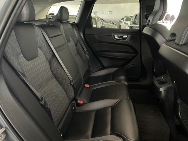 Volvo XC60 Core AWD 2.0 NAVI+SITZHEIZ+KAMERA+AHK+LED