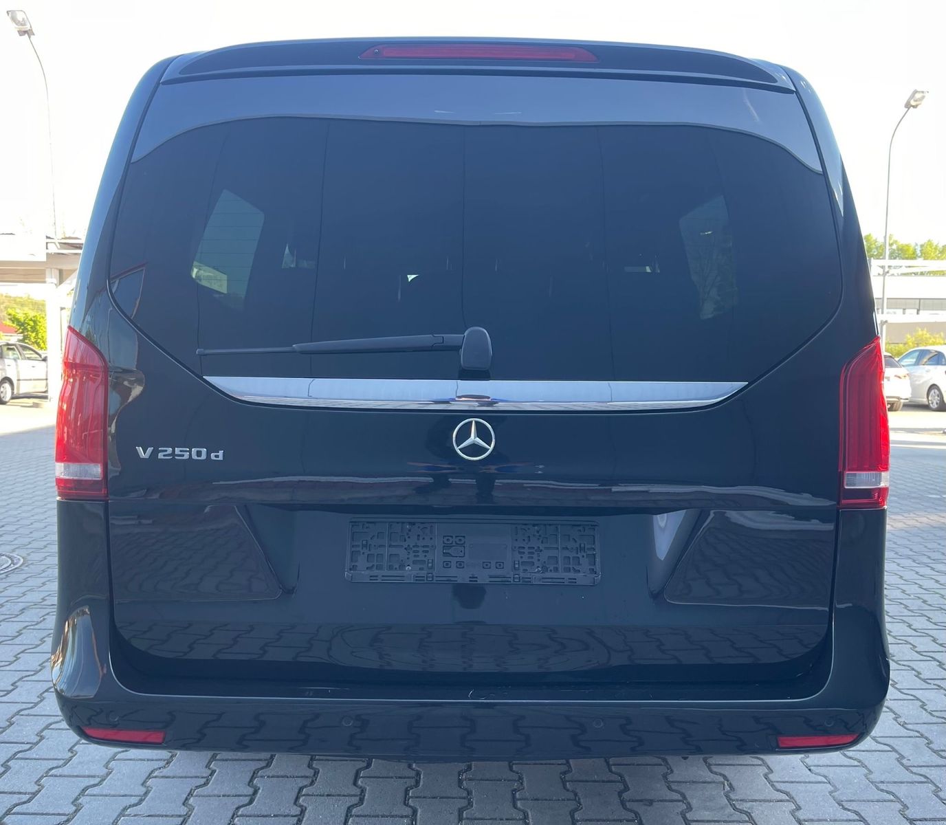Mercedes-Benz V 250d AVANTGARDE - Samsaru's Car Outlet