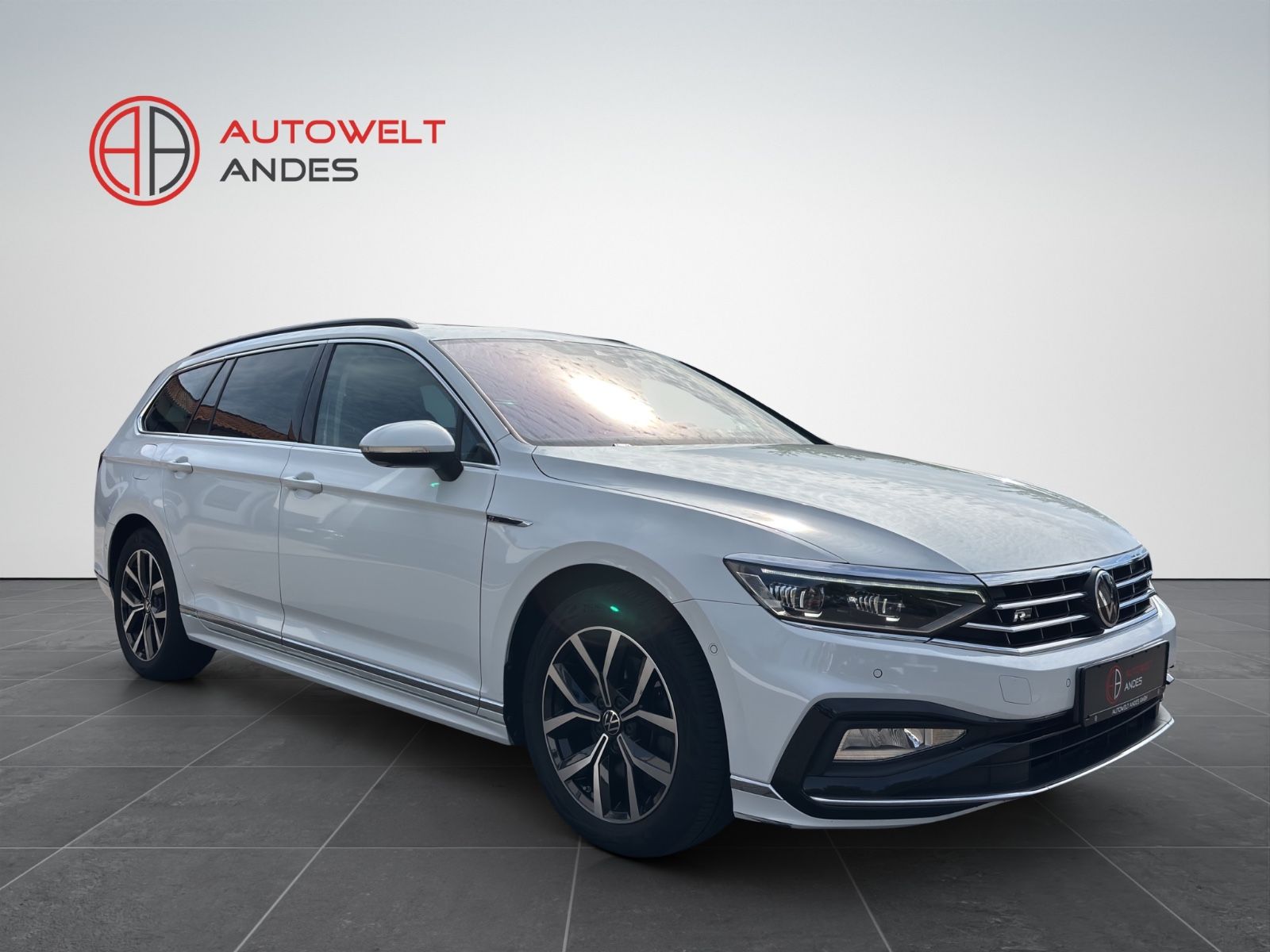 Volkswagen Passat Var. R Line - Samsaru's Car Outlet